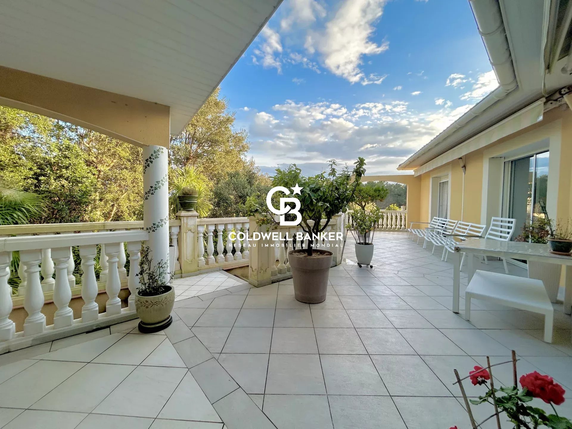 Agence immobilière de Coldwell Banker Surfin Realty