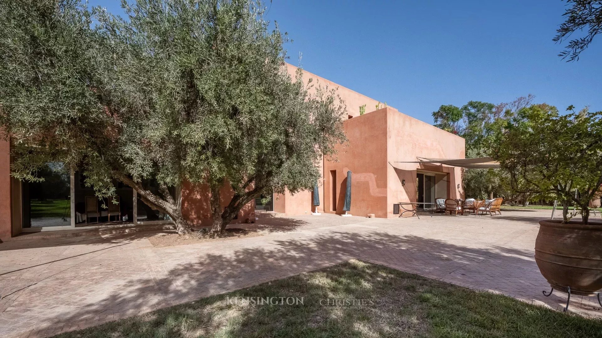 6 Bedroom Villa/Townhouse's Image 18