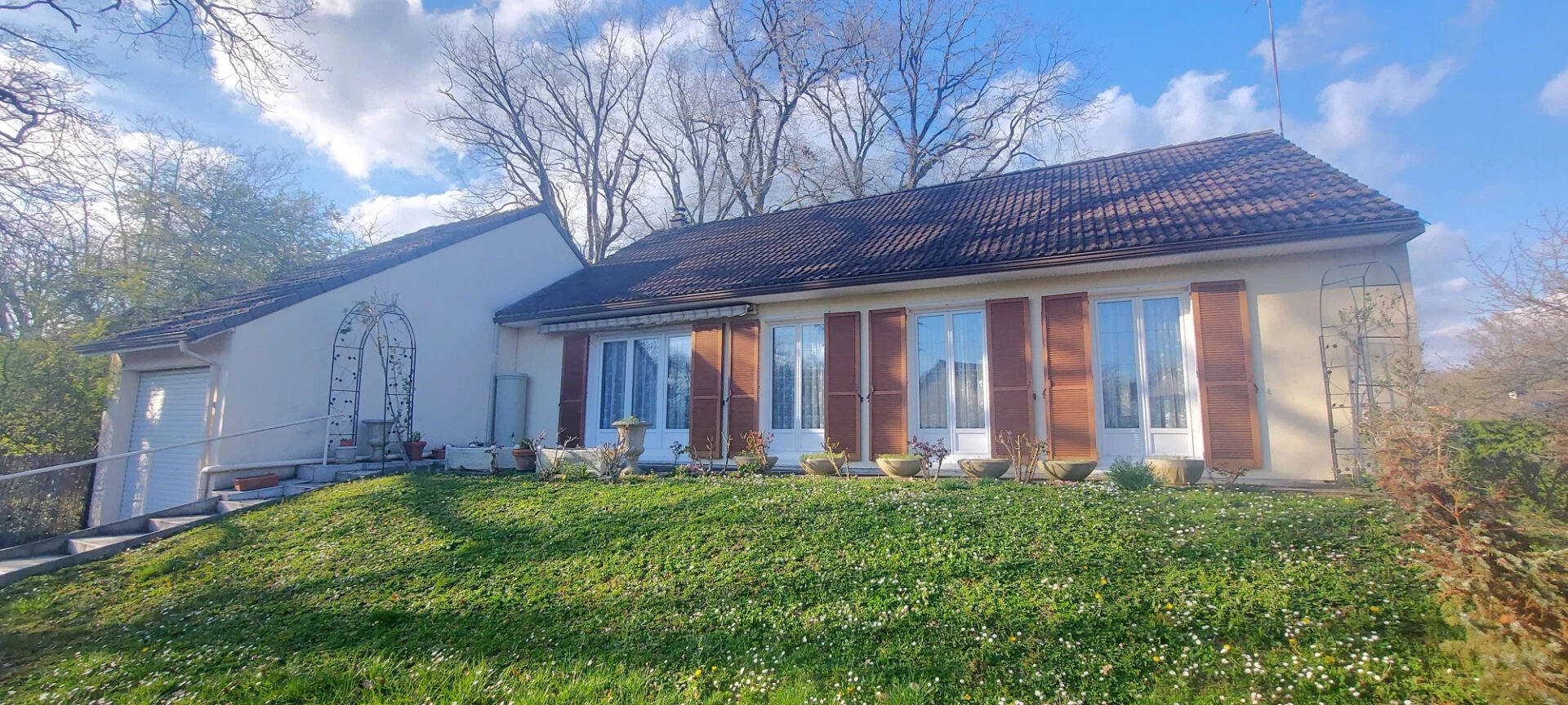 MAISON MAINTENON Gare à pied