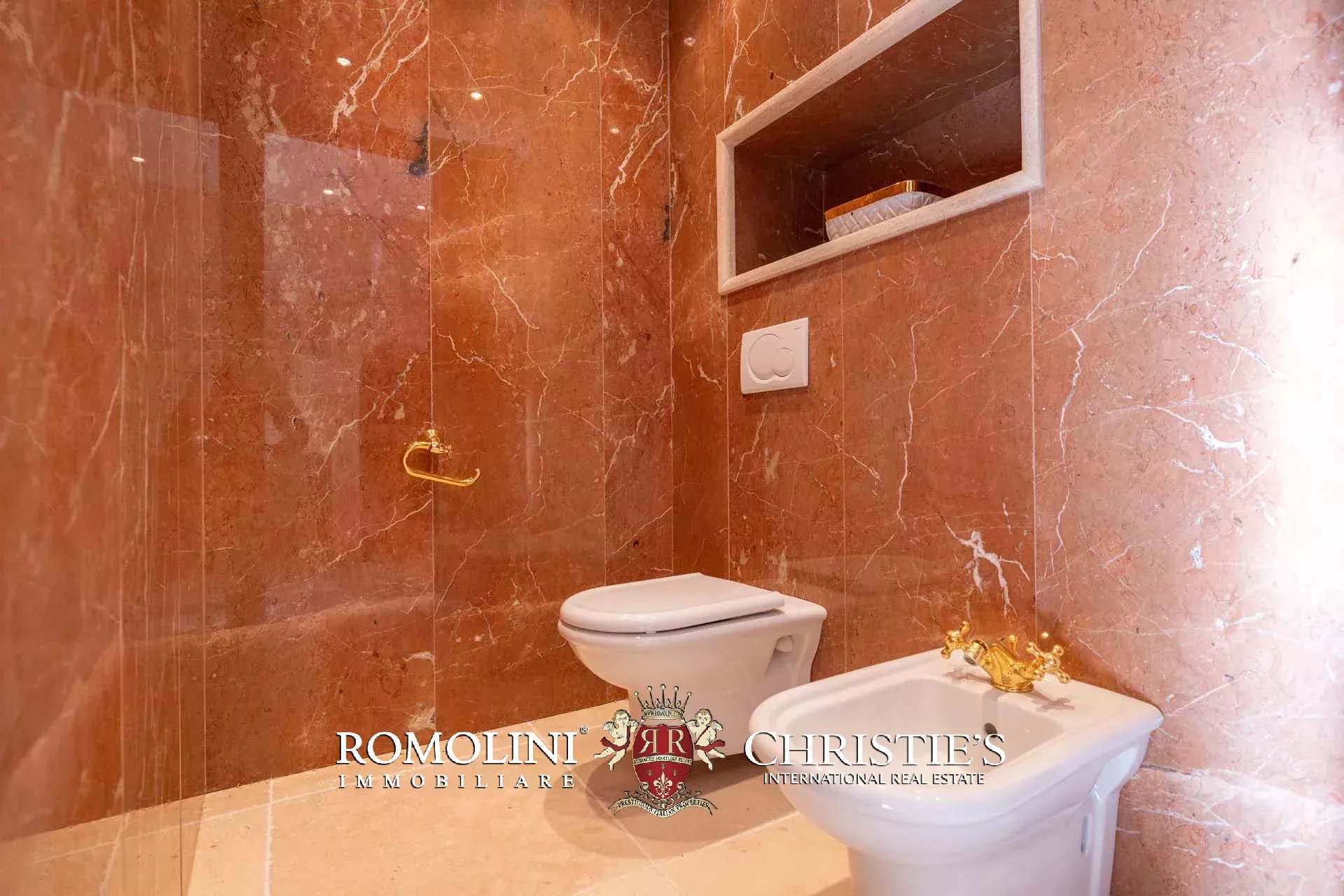 10 Bedroom Villa/Townhouse's Image 119