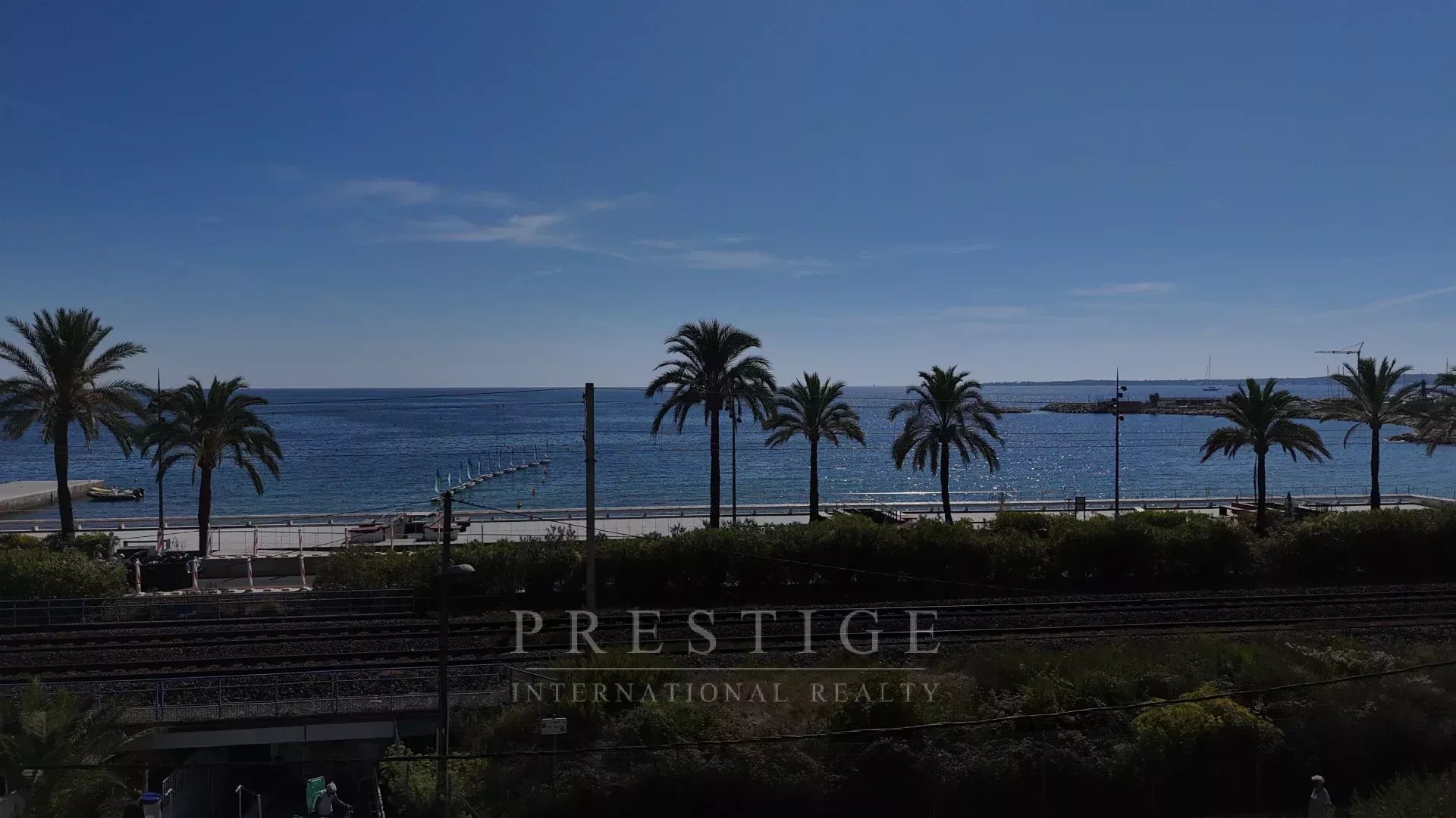 GOLF JUAN,  roof top, 5 bedrooms for 198sqm, 3 terraces sea view, 2 parkings