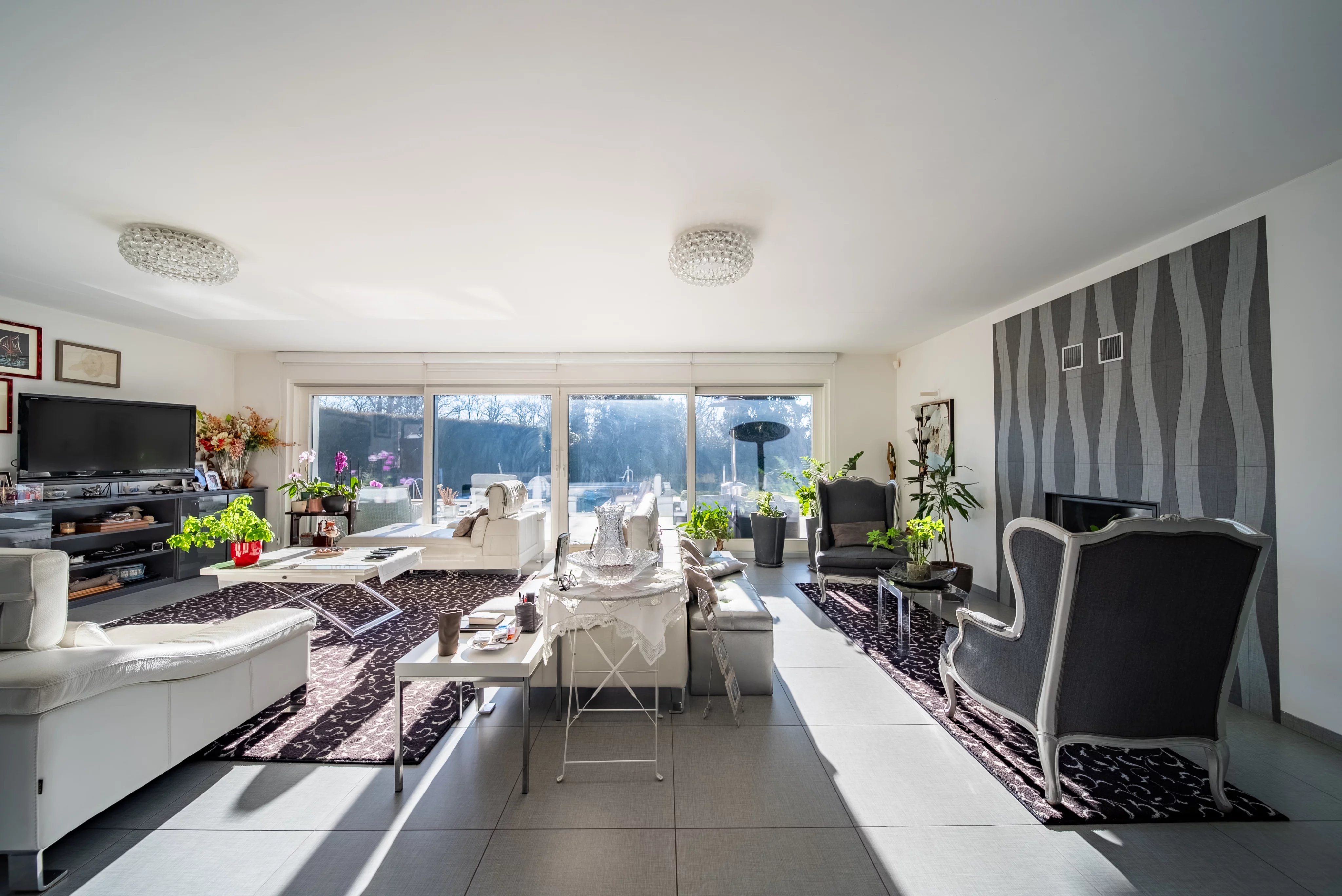 Villa de 330 m2 avec piscine et beau terrain