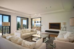 Contemporary villa with sea view and Château de Grimaud — photo 7 of 7