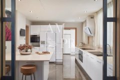 Cannes renovated 5 bedroom villa on La Croisette with sea view — photo 6 of 7