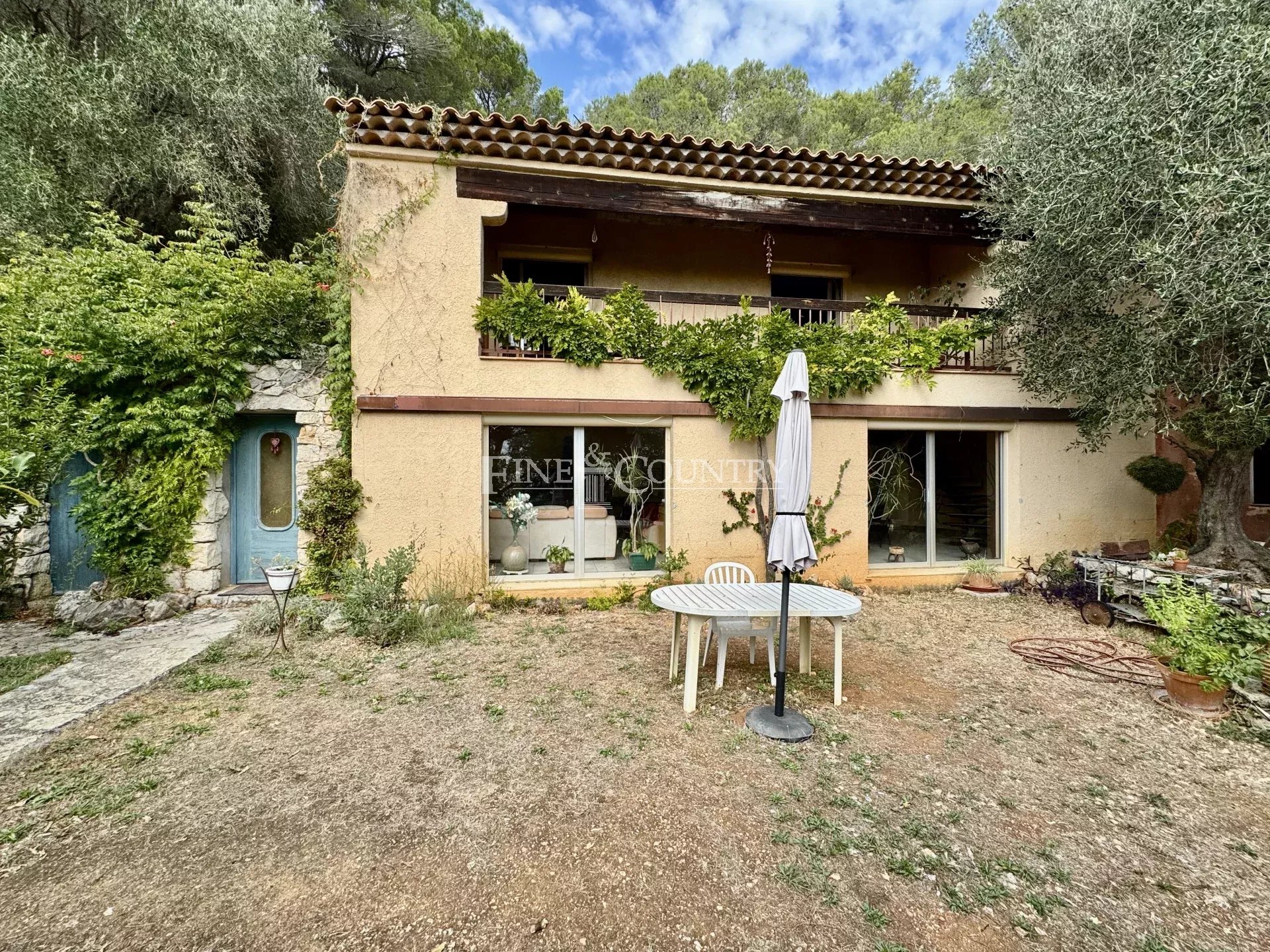 Photo of Villa for sale near Antibes in Vallauris with panoramic sea view