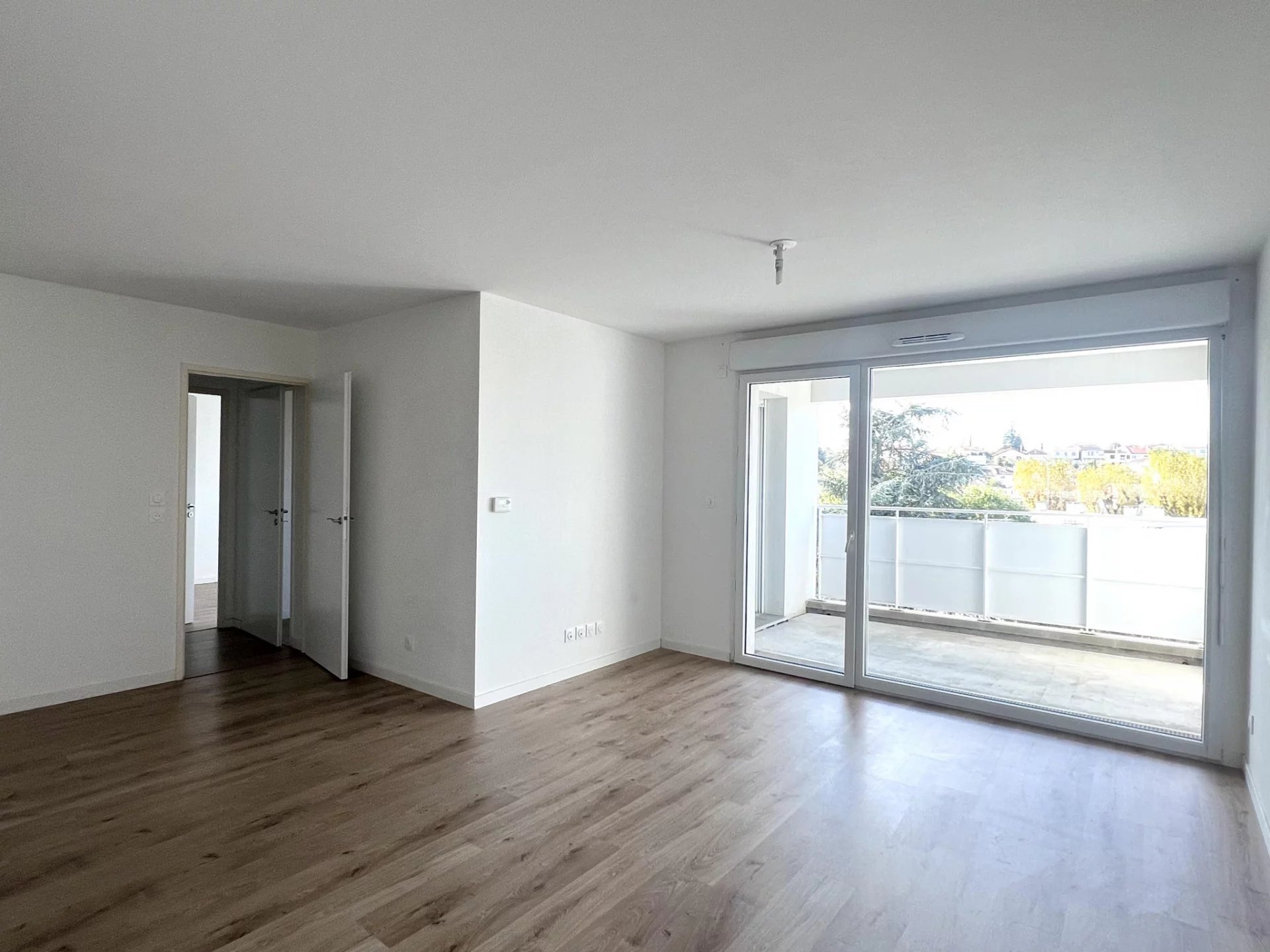 Appartement T3 de 61m2 avec terrasse, place de parking - Ros