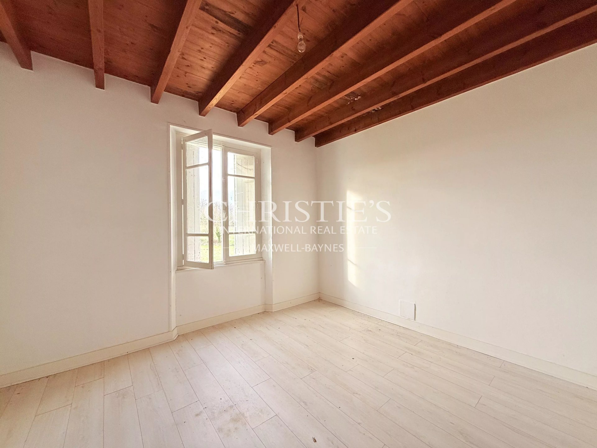 10 Bedroom Villa/Townhouse's Image 38