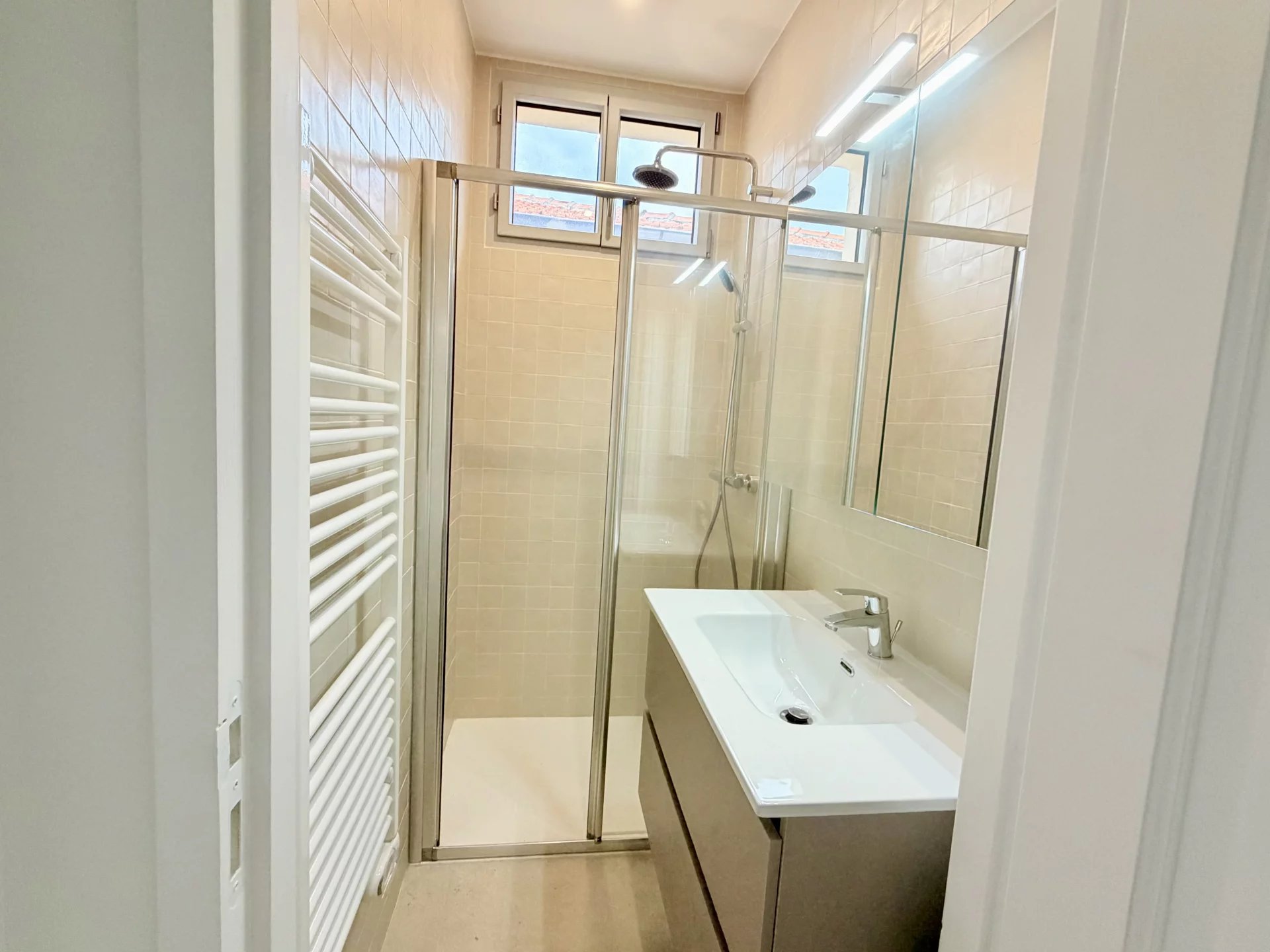 🏡 NICE BON VOYAGE – Fully Renovated Detached House of Approx. 102 sqm with Two Apartments, Terraces, Garden and Small Garage in a Private Estate