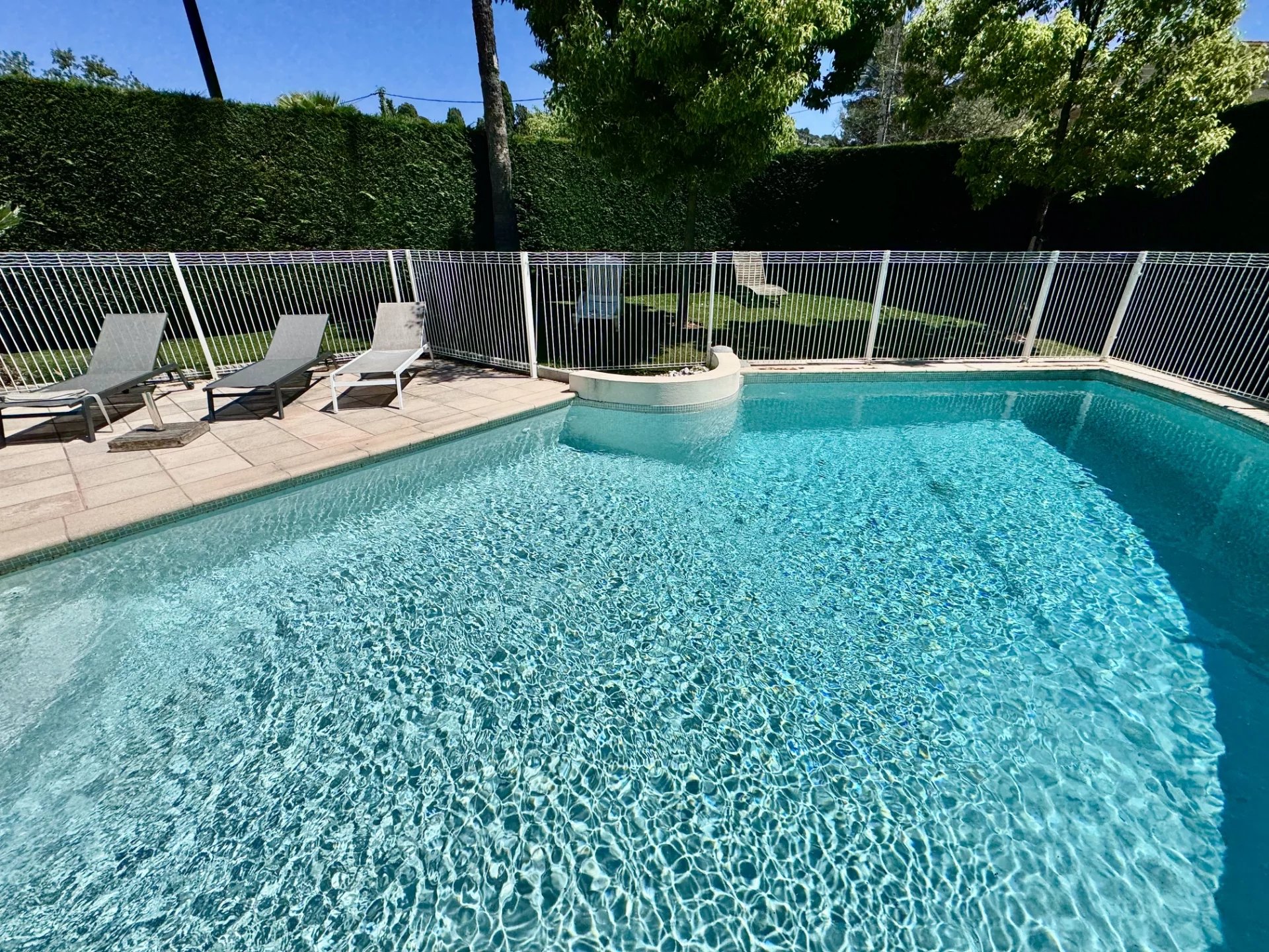CANNES vente 2 pièces piscine résidence récente