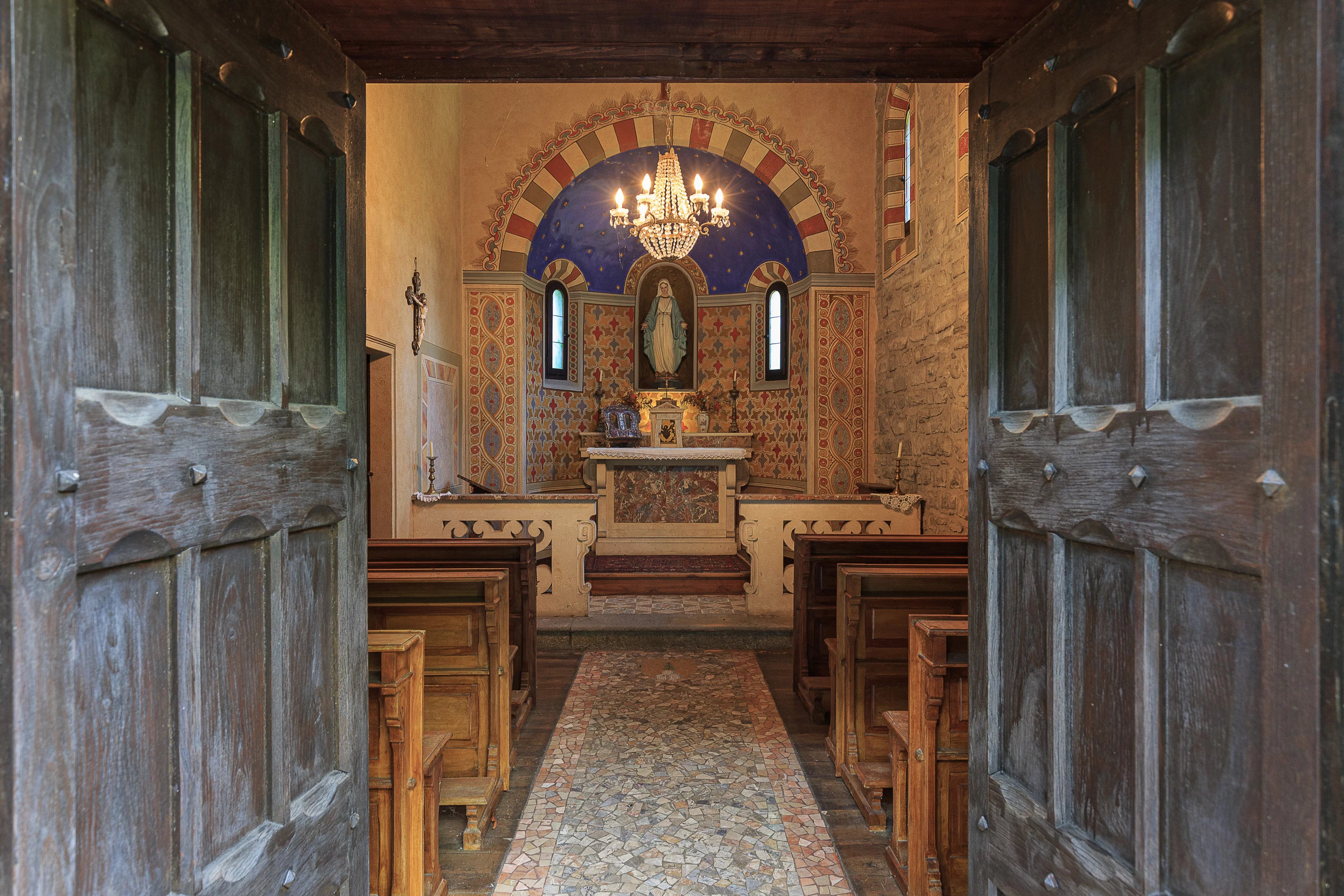 Villa D'Epoca with 7500 park - picture 17 title=