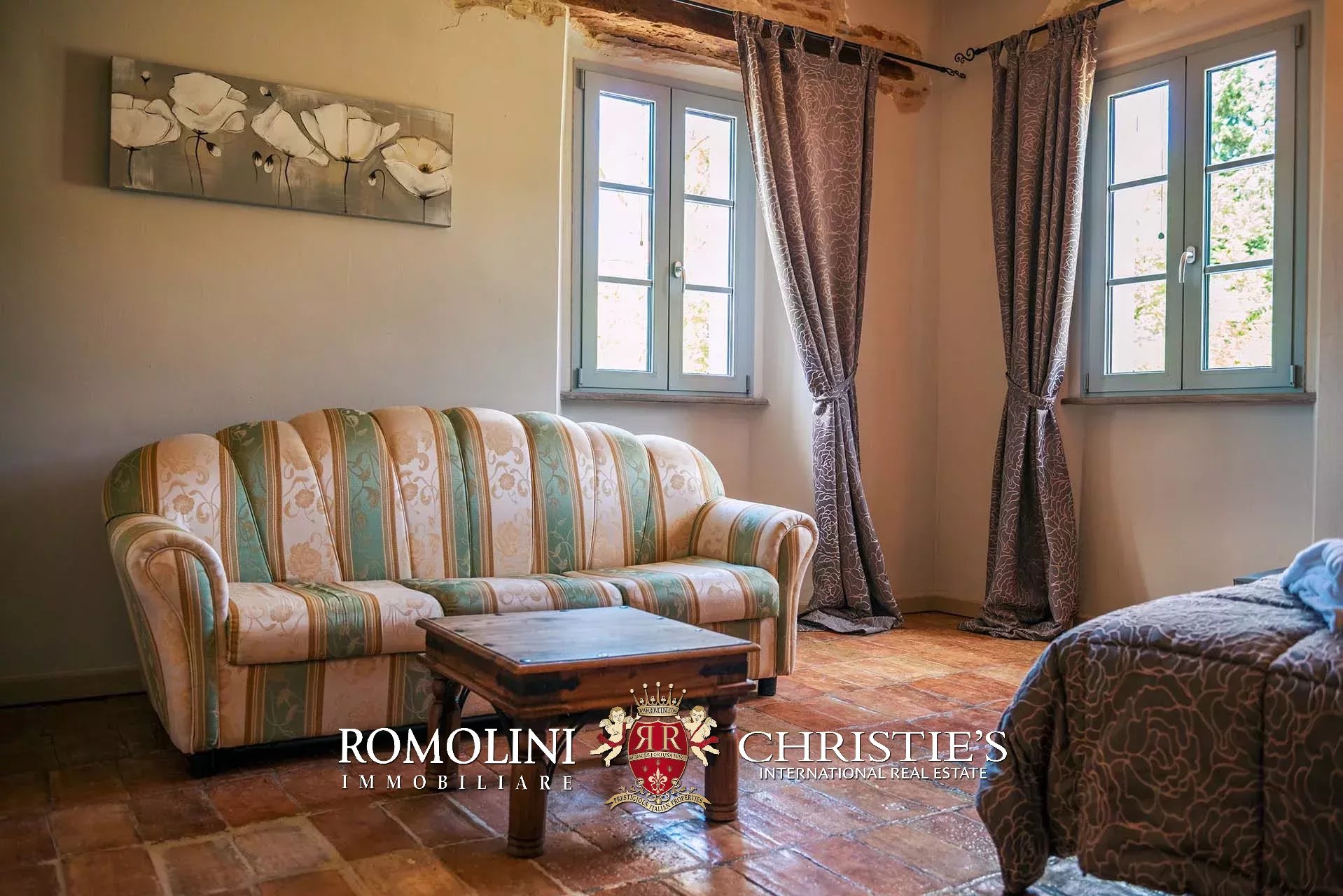 8 Bedroom Villa/Townhouse's Image 41