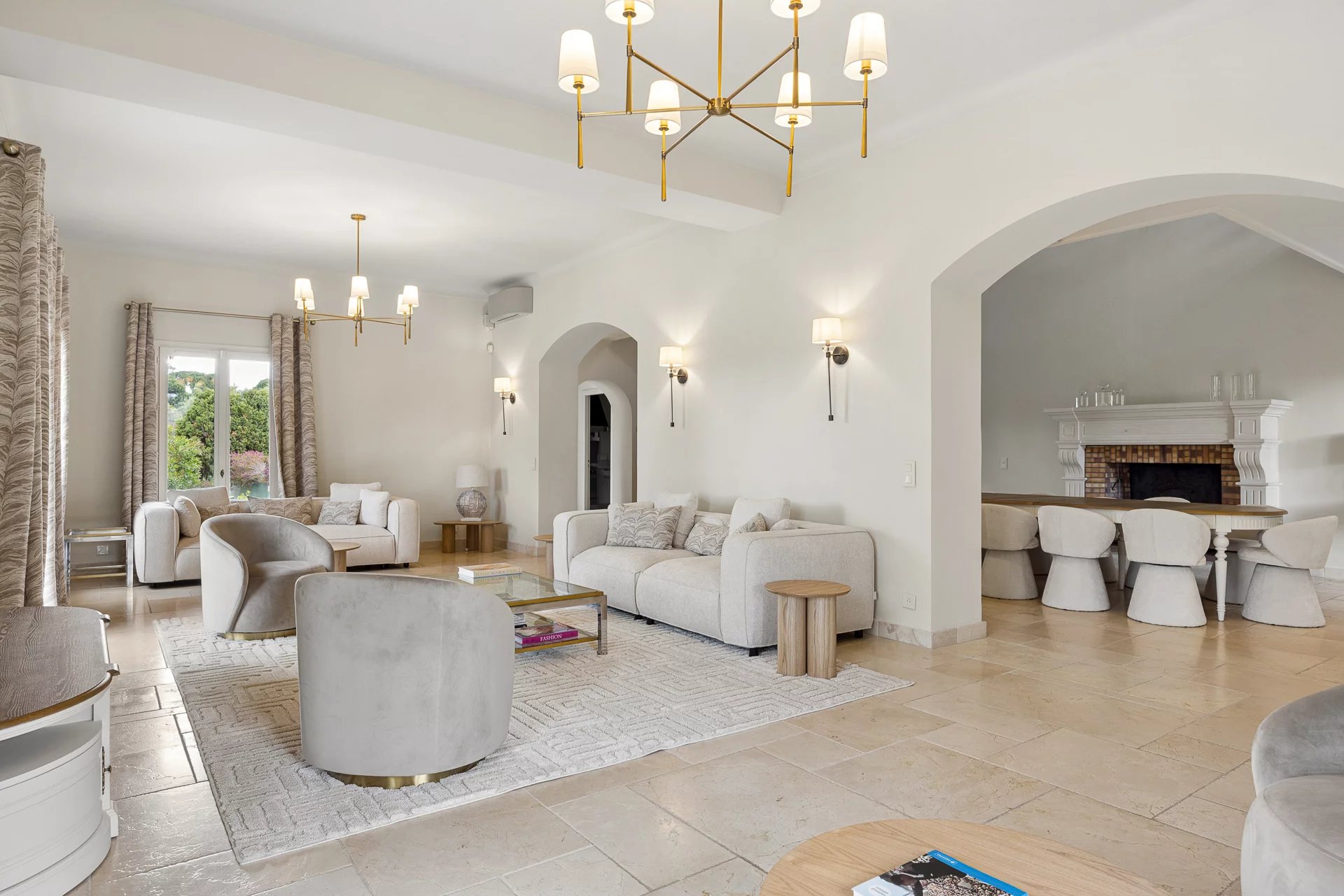 West Side | Exceptional Property with Sea View