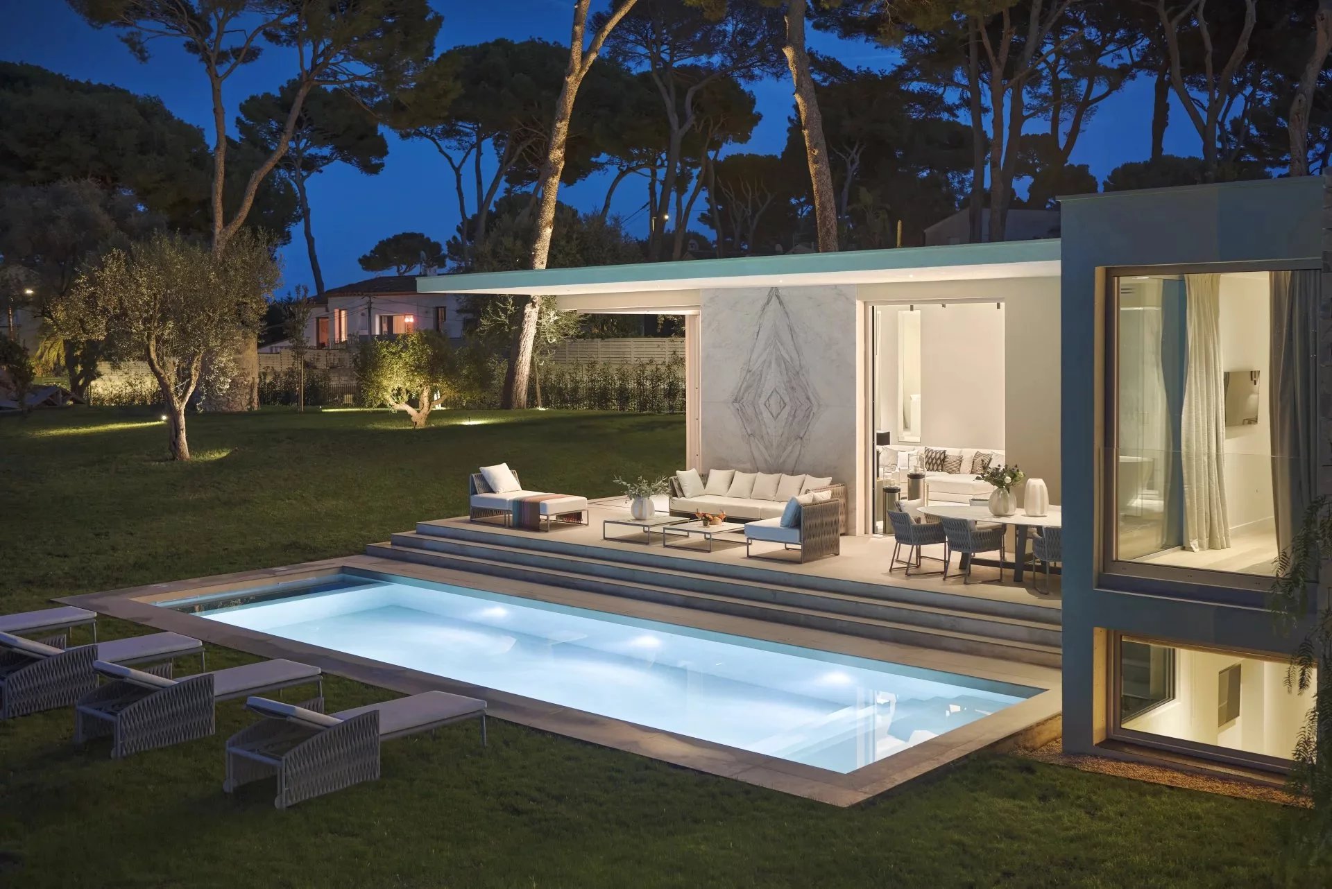 LUXUEUSE VILLA CONTEMPORAINE NEUVE - CAP D'ANTIBES