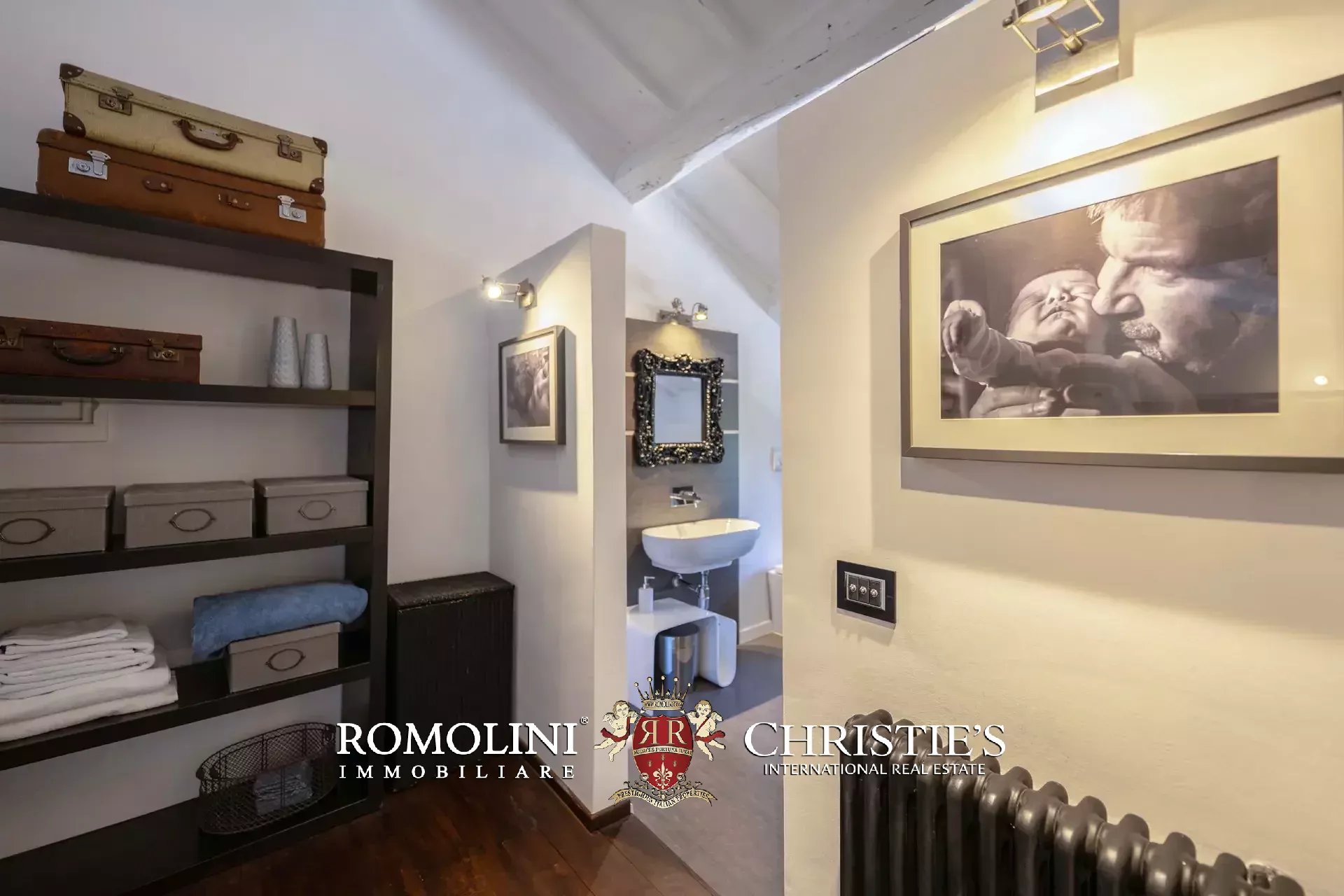6 Bedroom Villa/Townhouse's Image 46