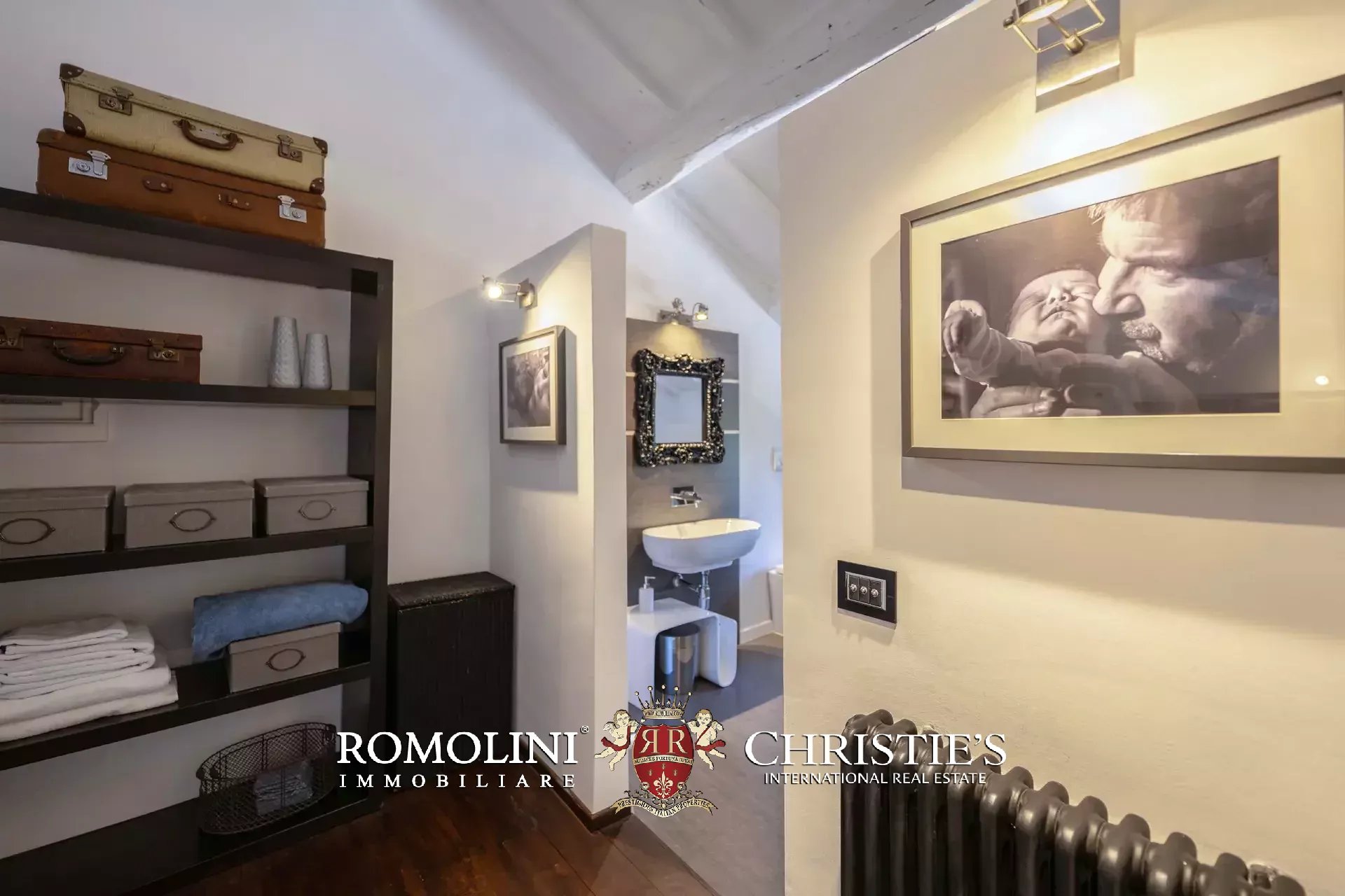 6 Bedroom Villa/Townhouse's Image 42