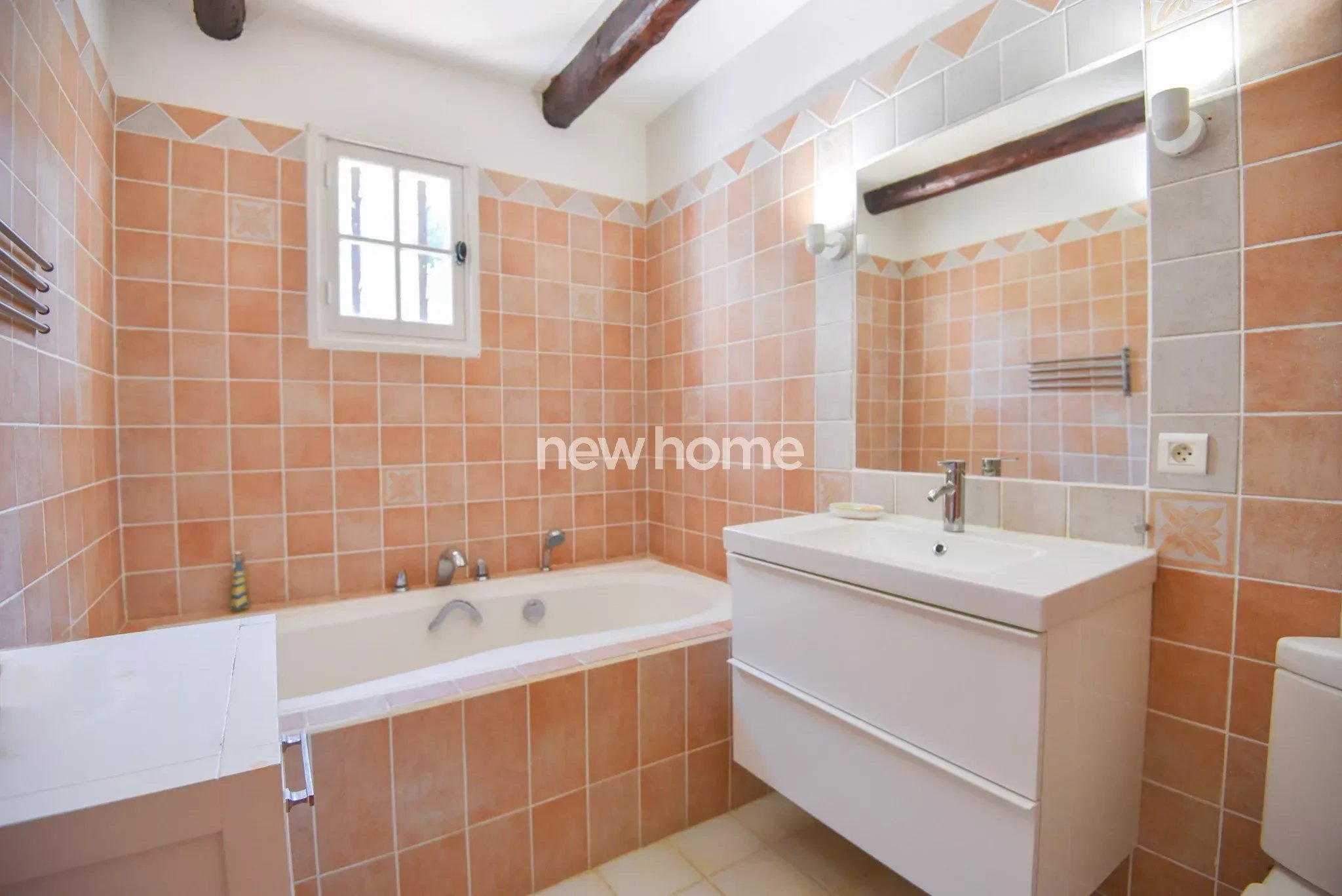 Maison 4 chambres au clame sur un beau terrain arboré