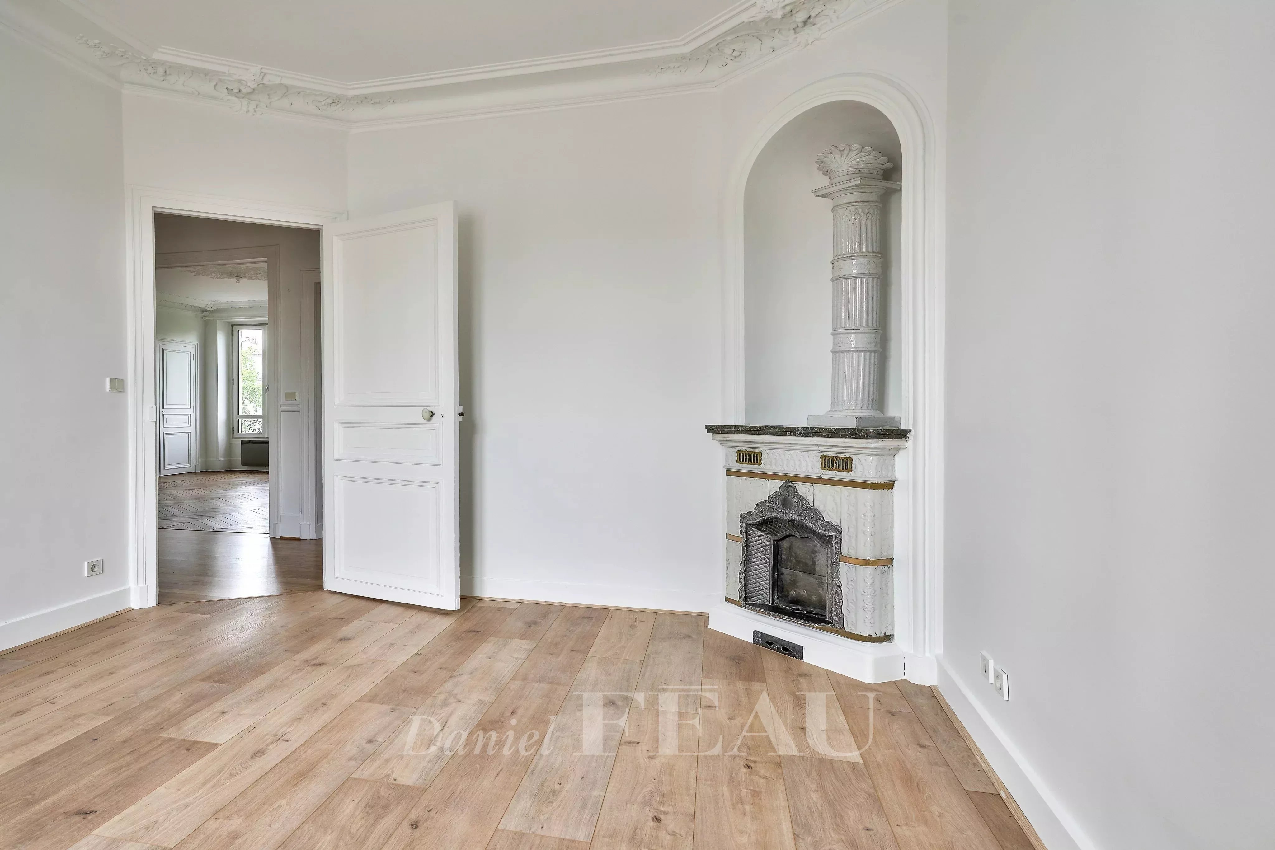 Sale Apartment Paris 17th