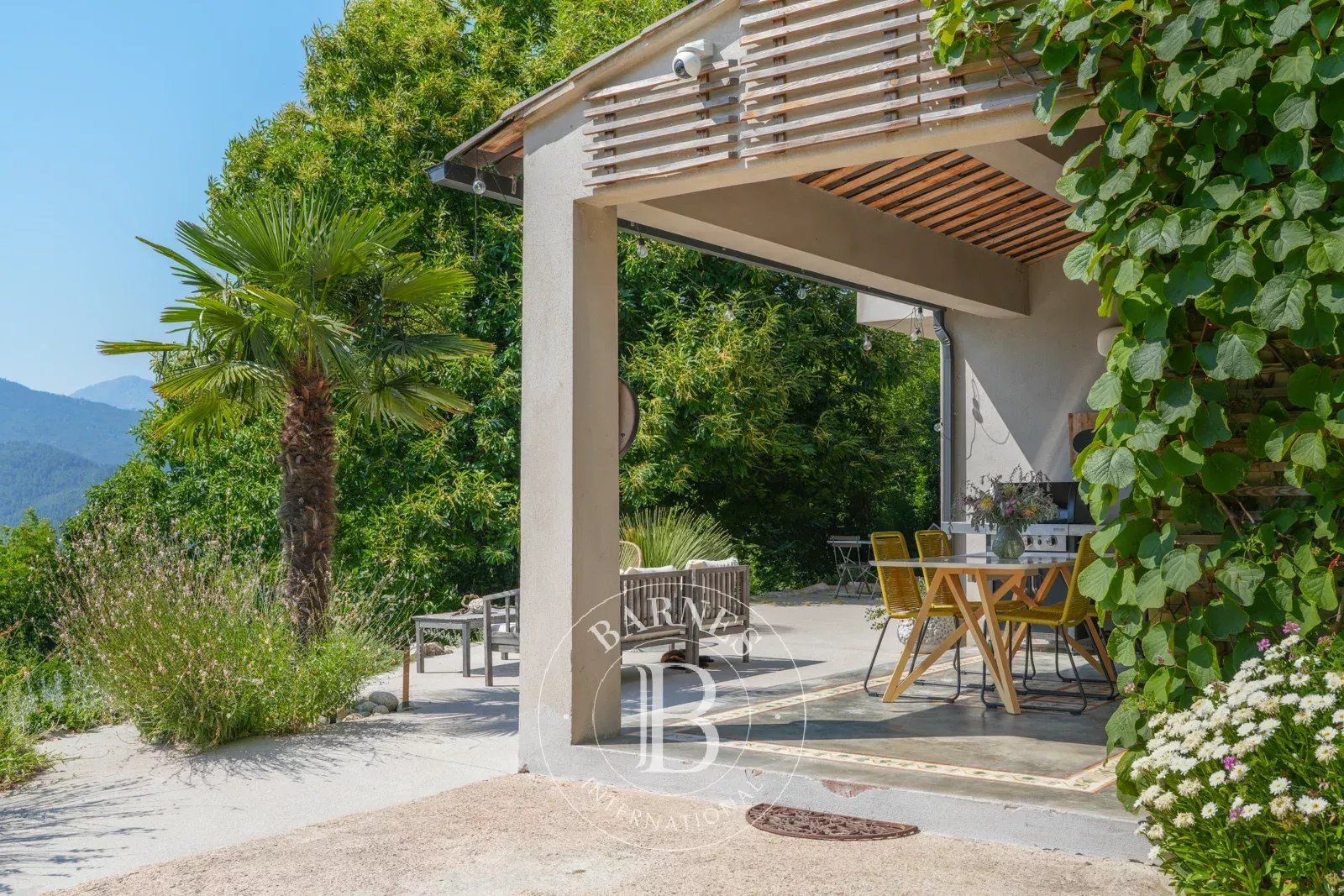 Ucciani, 3-Bedroom Villa with Panoramic Mountain Views - picture 13