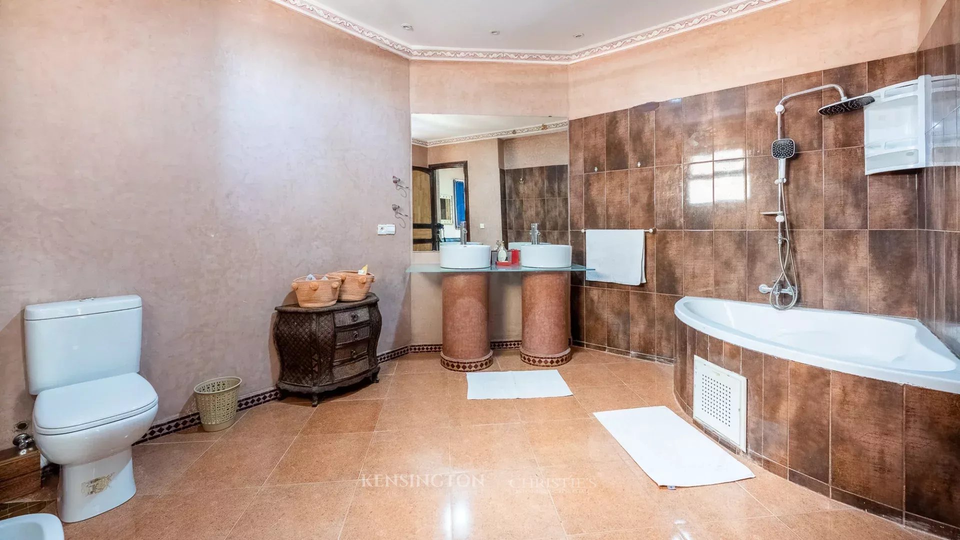 8 Bedroom Villa/Townhouse's Image 23