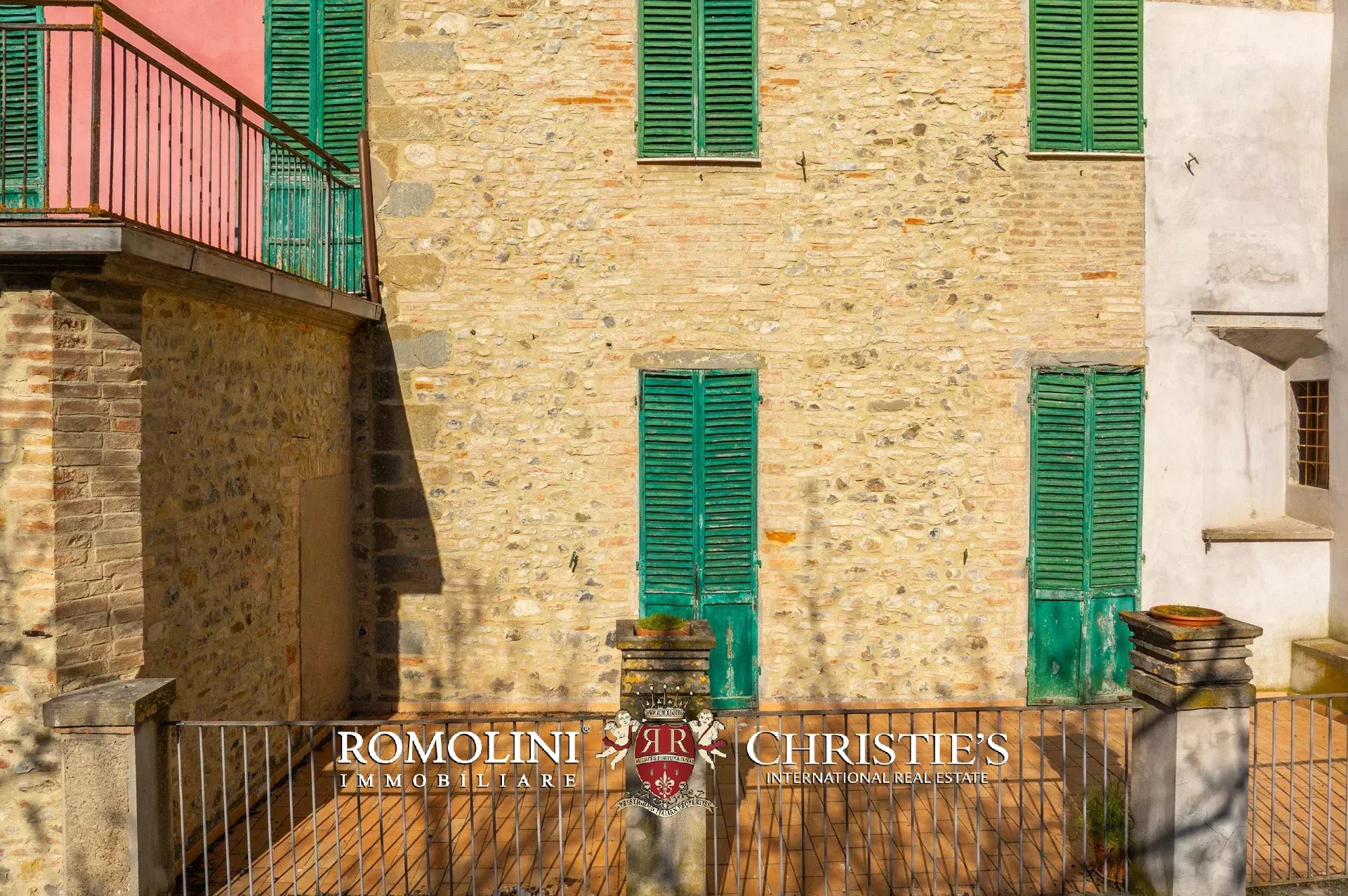  ELEGANT HISTORIC PROPERTY WITH TERRACES AND GARDEN FOR SALE IN UMBERTIDE