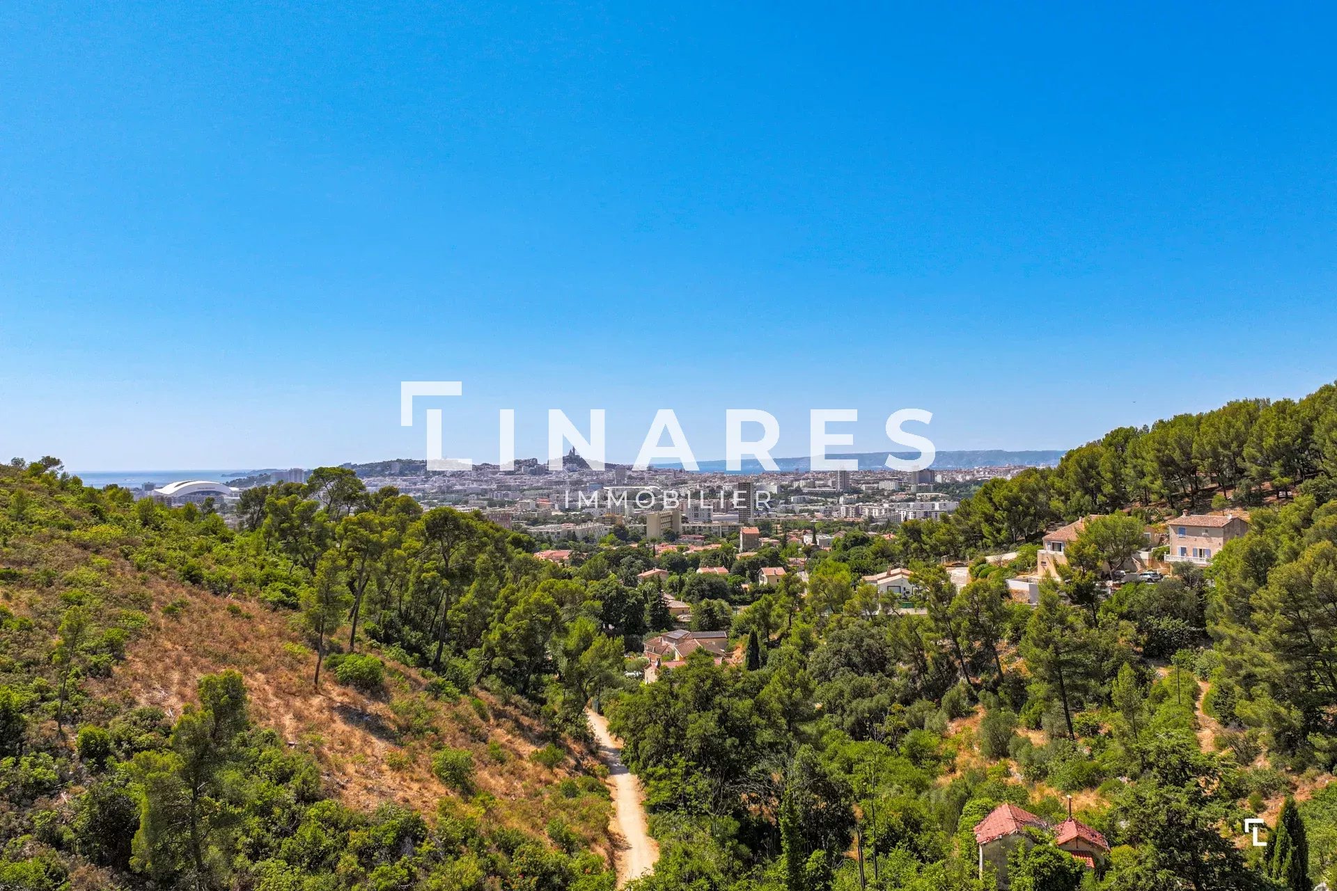 L'ÉCRIN DES LUMIÈRES - Villa T7 de 240m² - Dépendance -  Parc paysager - 13009