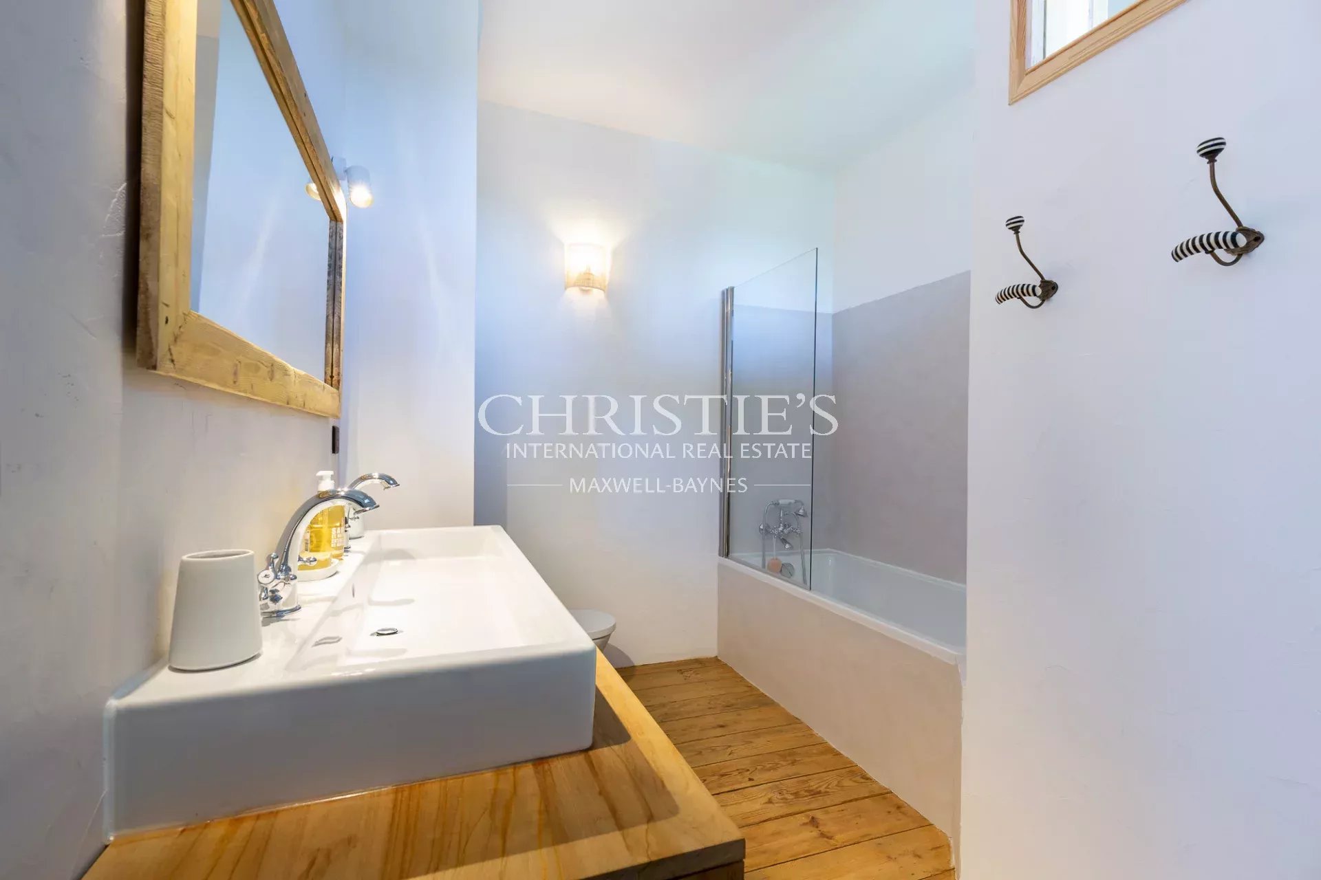 10 Bedroom Chateau's Image 16