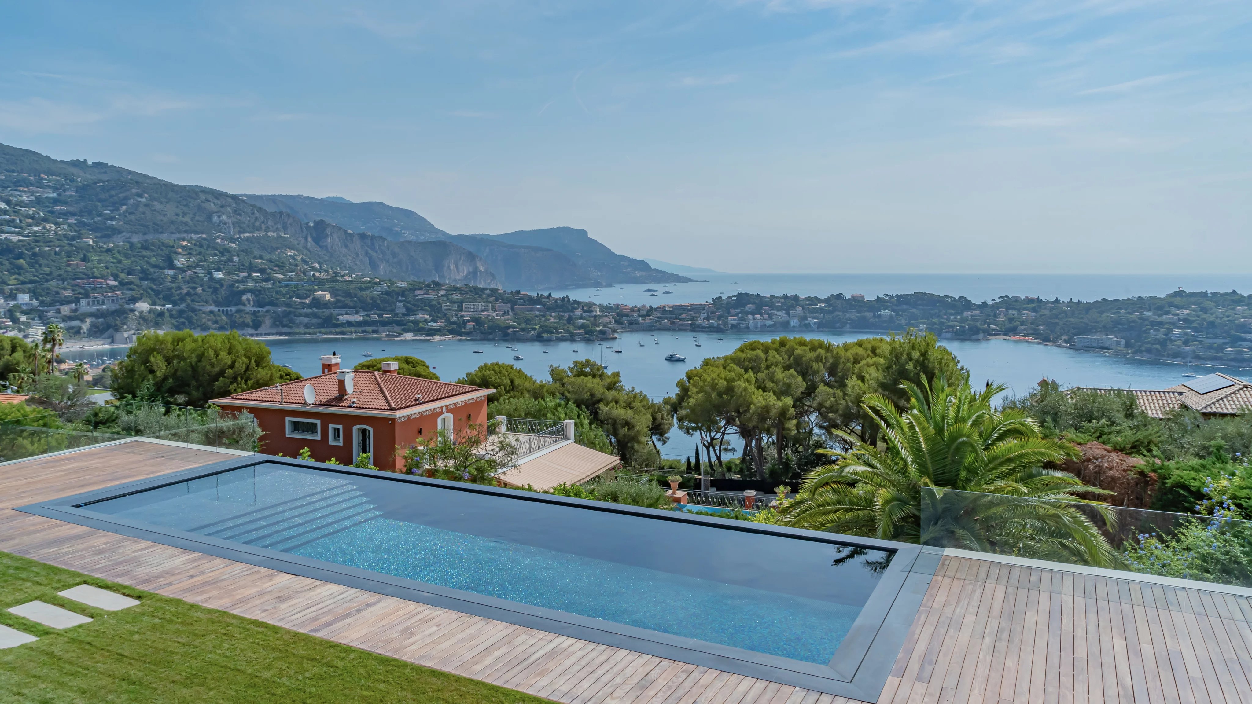 Contemporary elegance overlooking Saint-Jean-Cap-Ferrat
