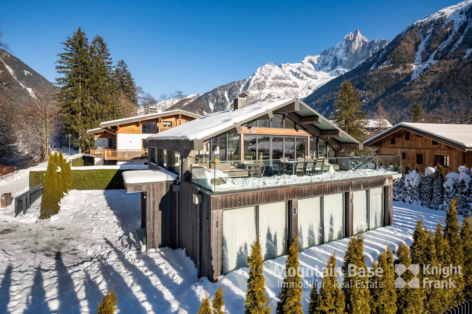 Photo of A modern 4-bedroom, 4-bathroom chalet in the popular location of Les Praz