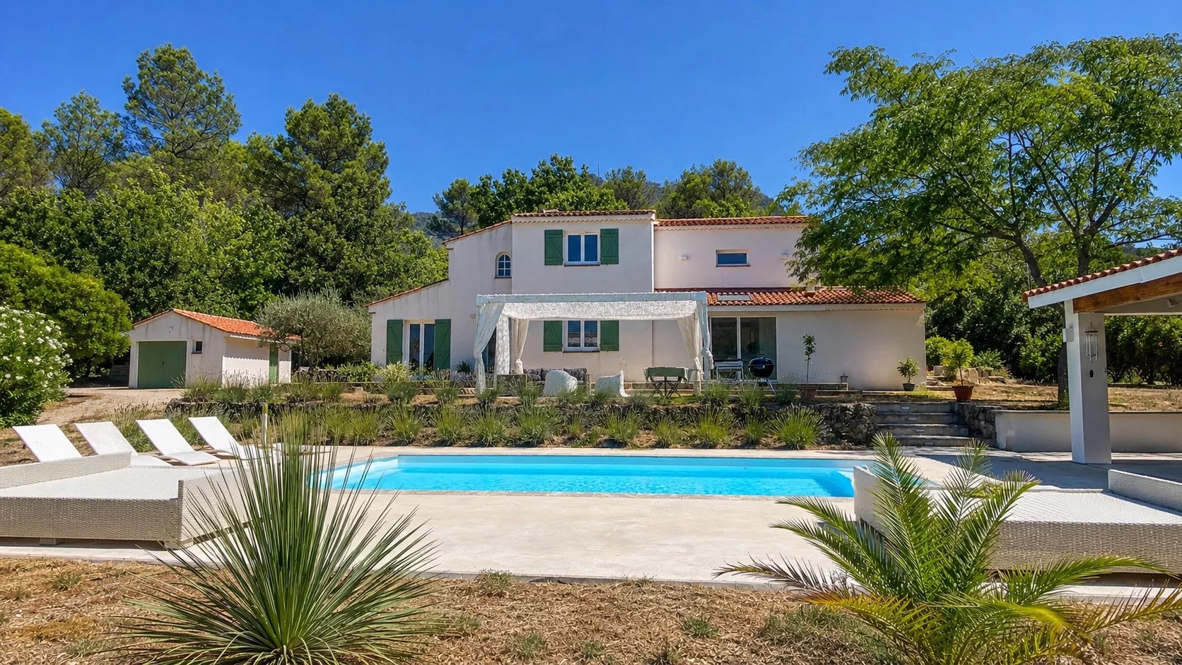LA CELLE MAISON 172 M², 3 100 M² DE TERRAIN ARBORÉ