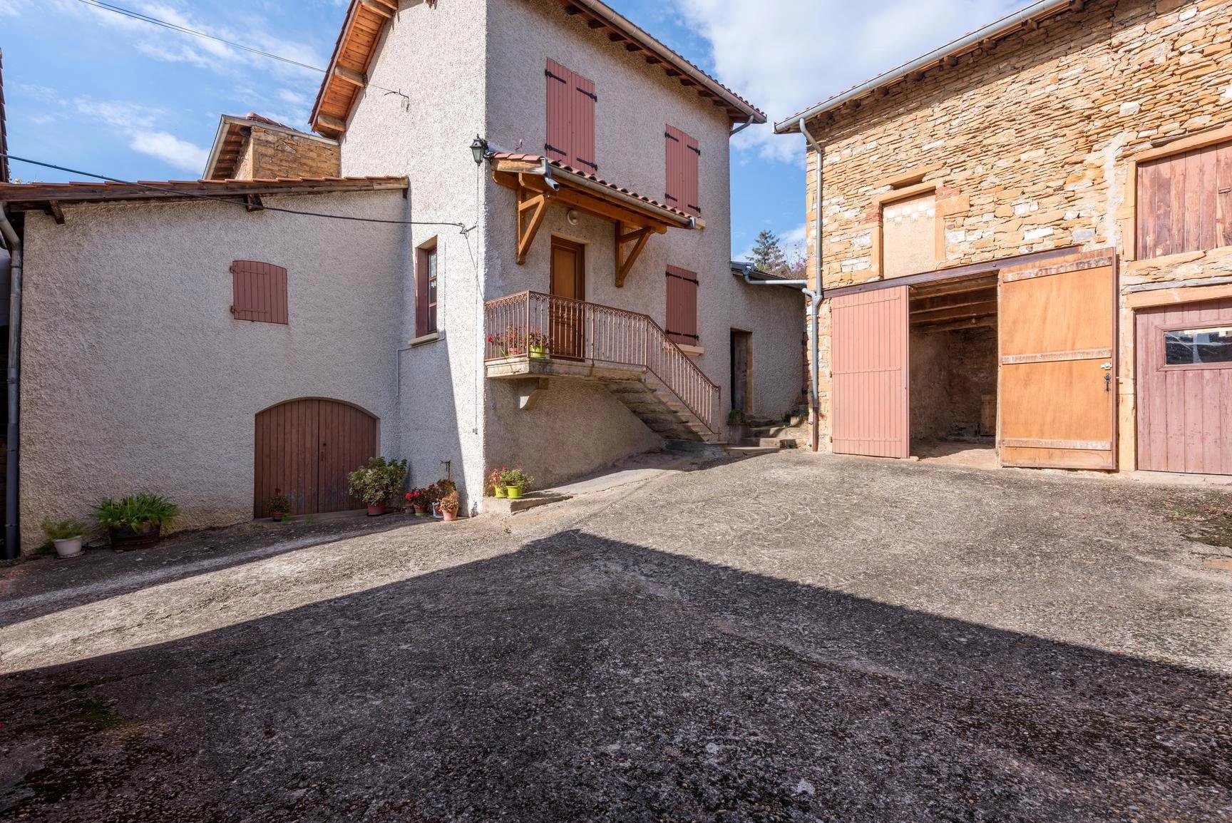 Maison à rénover au calme à Morancé (69)
