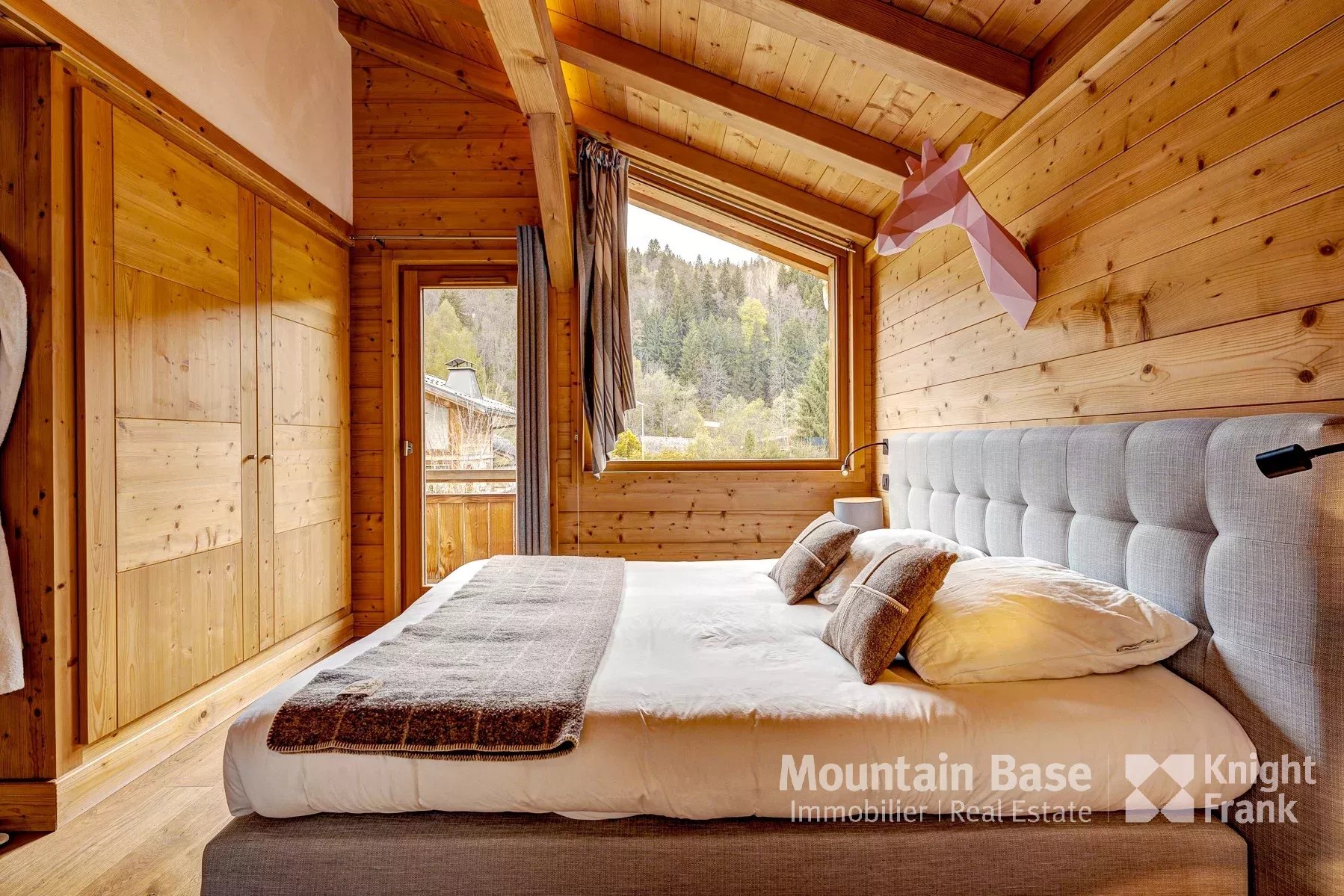 Photo of Beautifully finished 5 bedroom chalet with independent apartment in Les Houches
