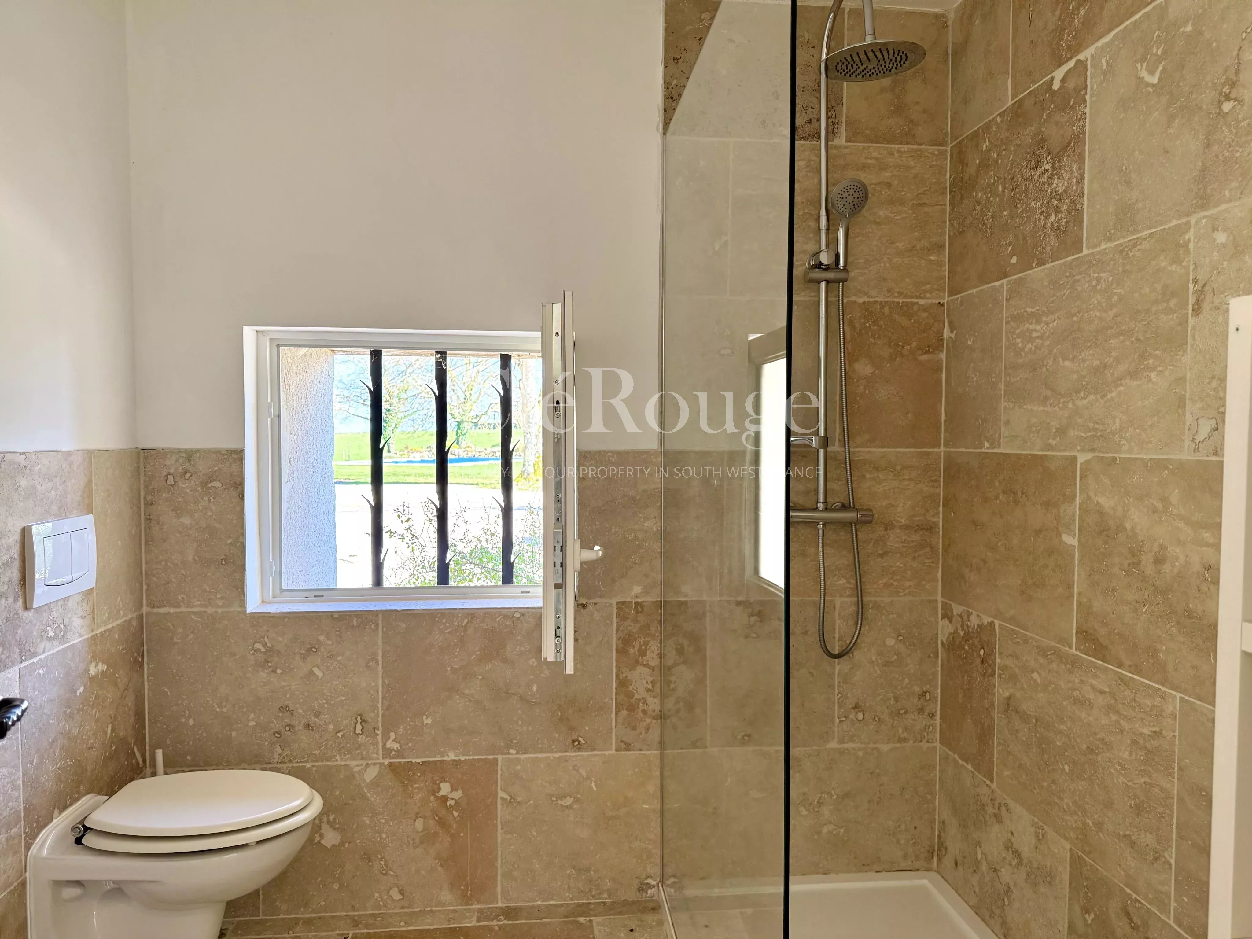 Elégante propriété en pierre avec 2 gîtes, piscine et grange située dans le triangle d'or entre Duras et Eymet