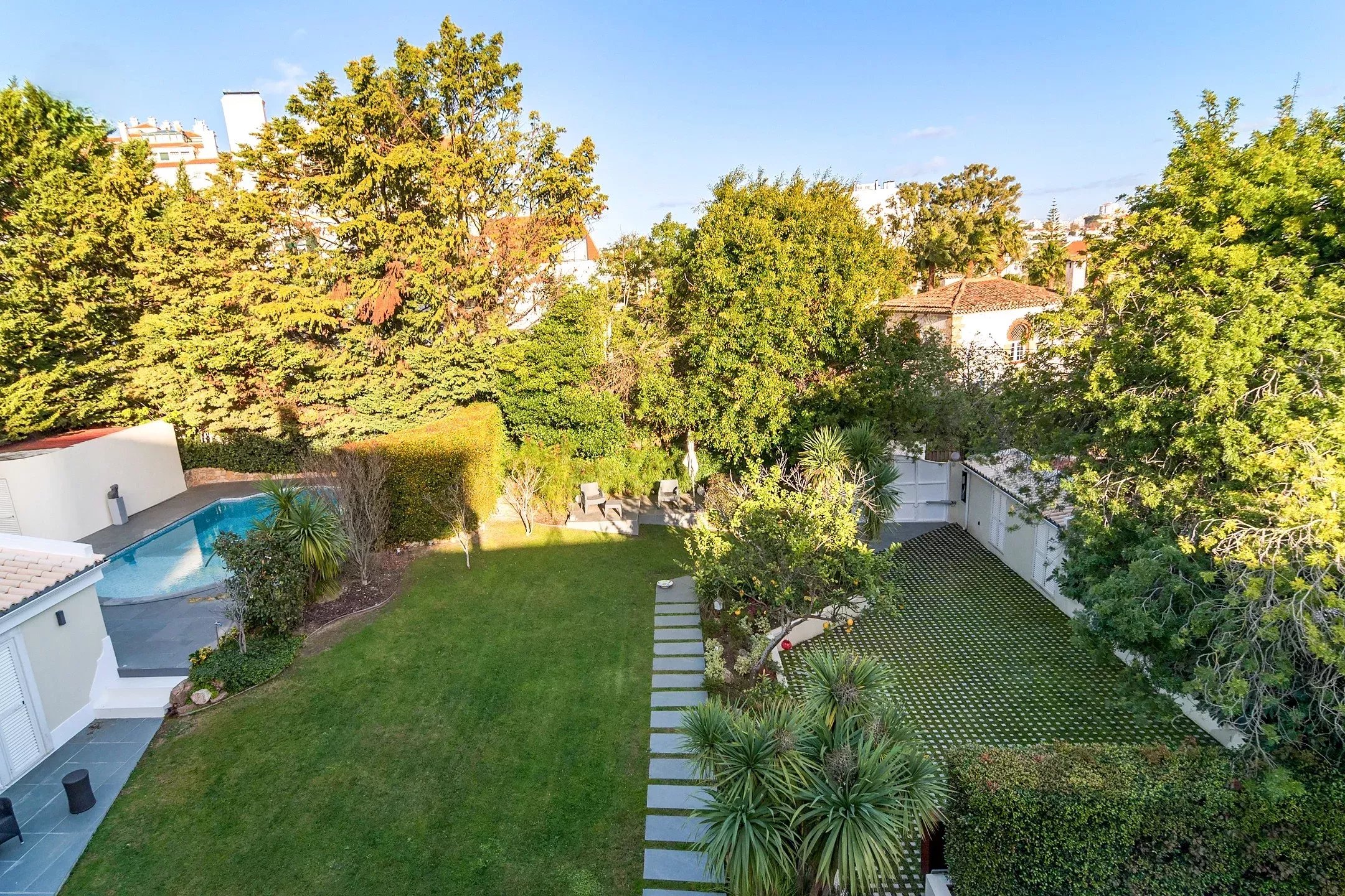 Monte Estoril: Charming 5-bed Villa with large garden and pool 86644506 image 8