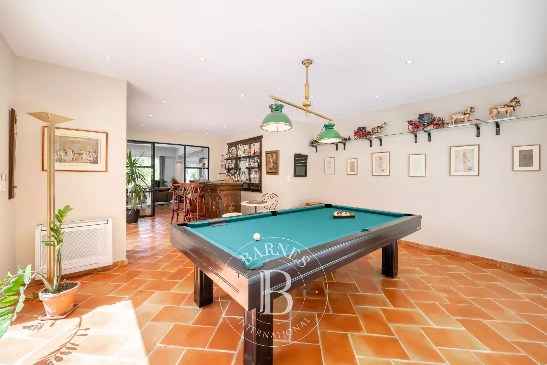 Mougins, elegant bastide, with village view - picture 16