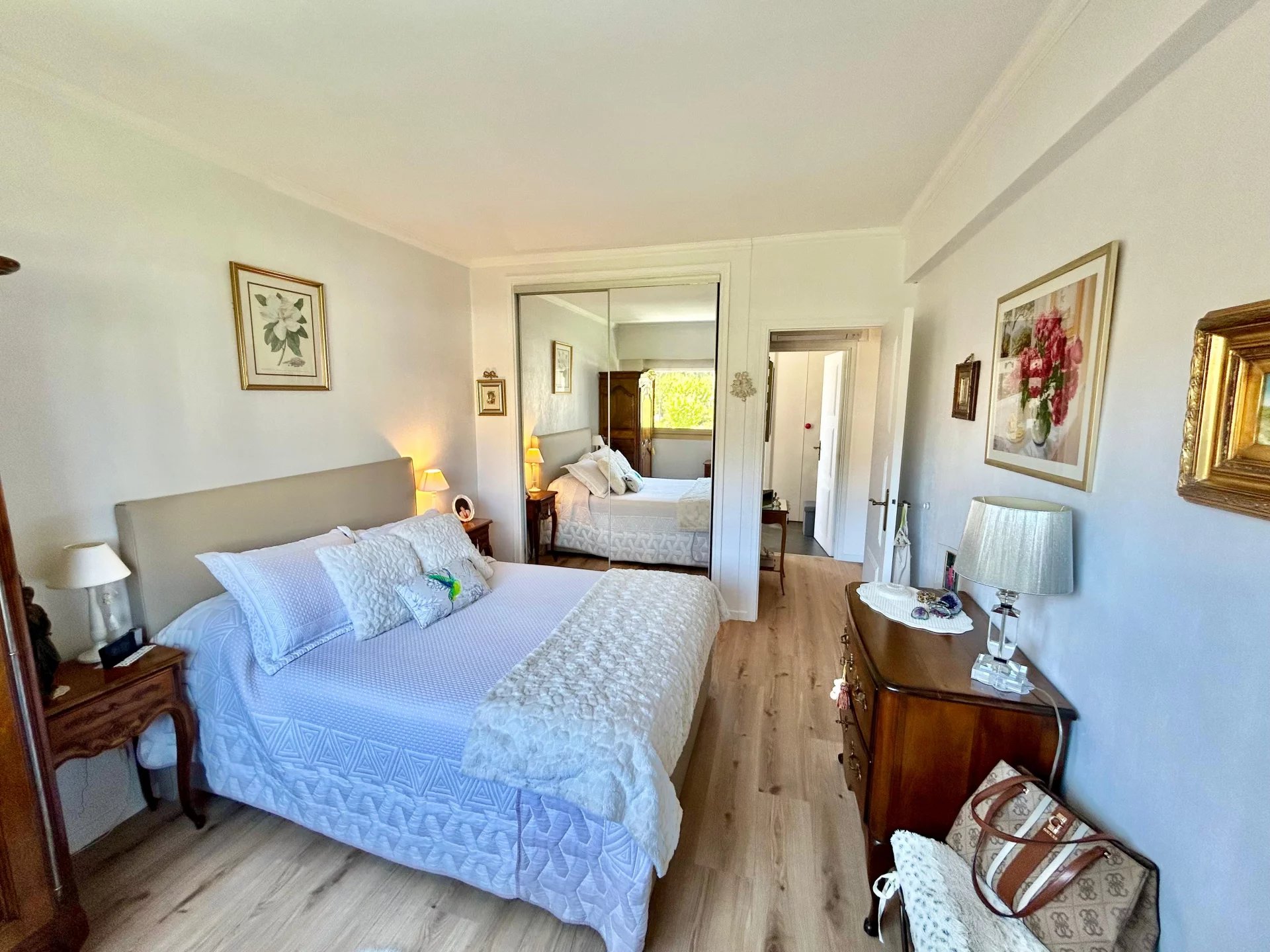 Montrose – Top floor with terrace, bright 4-room apartment with double garage