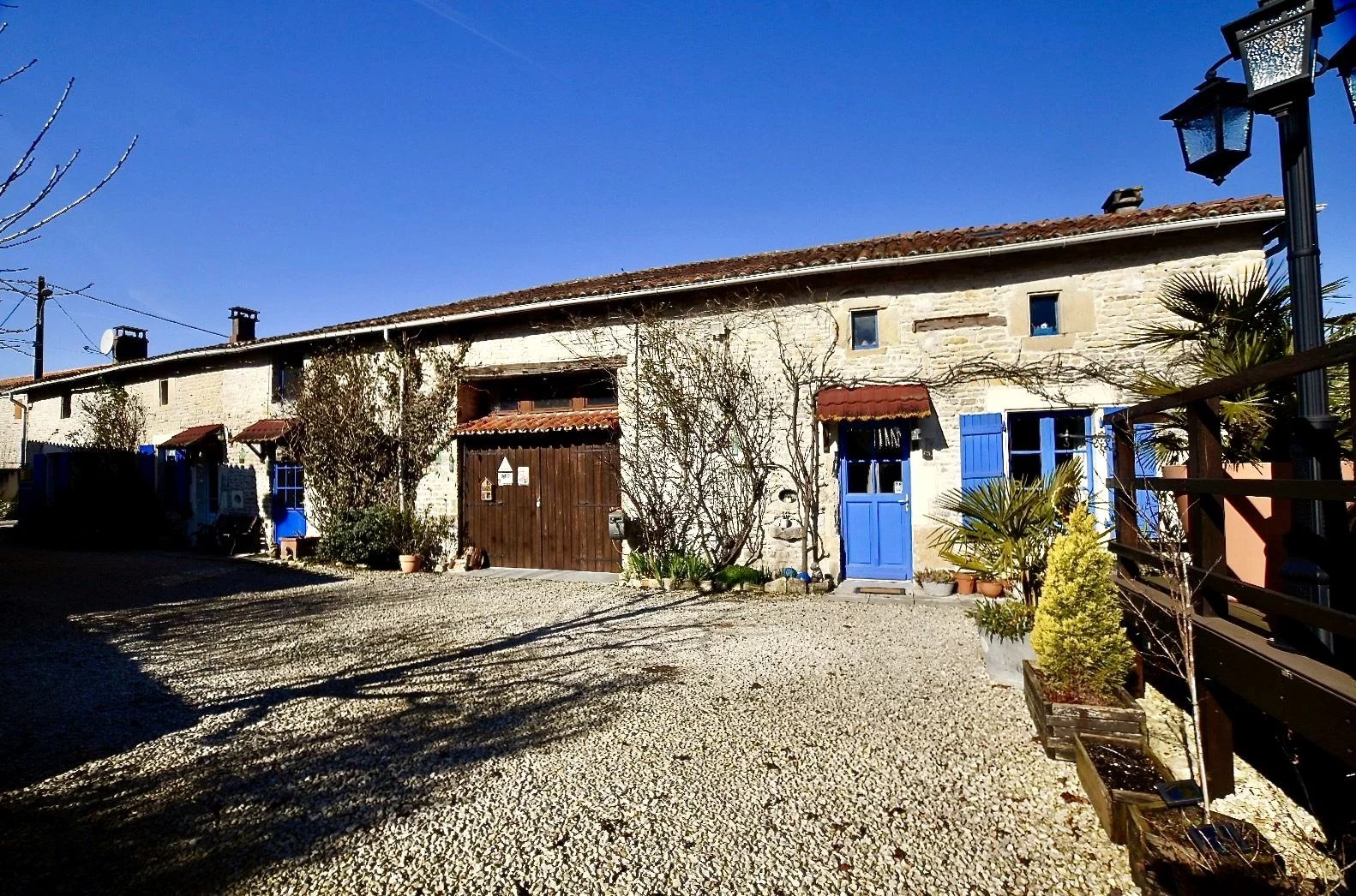 Superbe maison de village avec maison d'amis et piscine