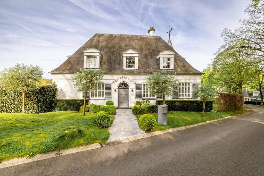 OPTIE - Lipszyc villa gerenoveerd op een privédomein van 7 ha