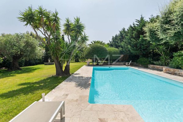 Luxury Family Estate in Grimaud: Dual Villa Legacy Property near Beach — photo 3
