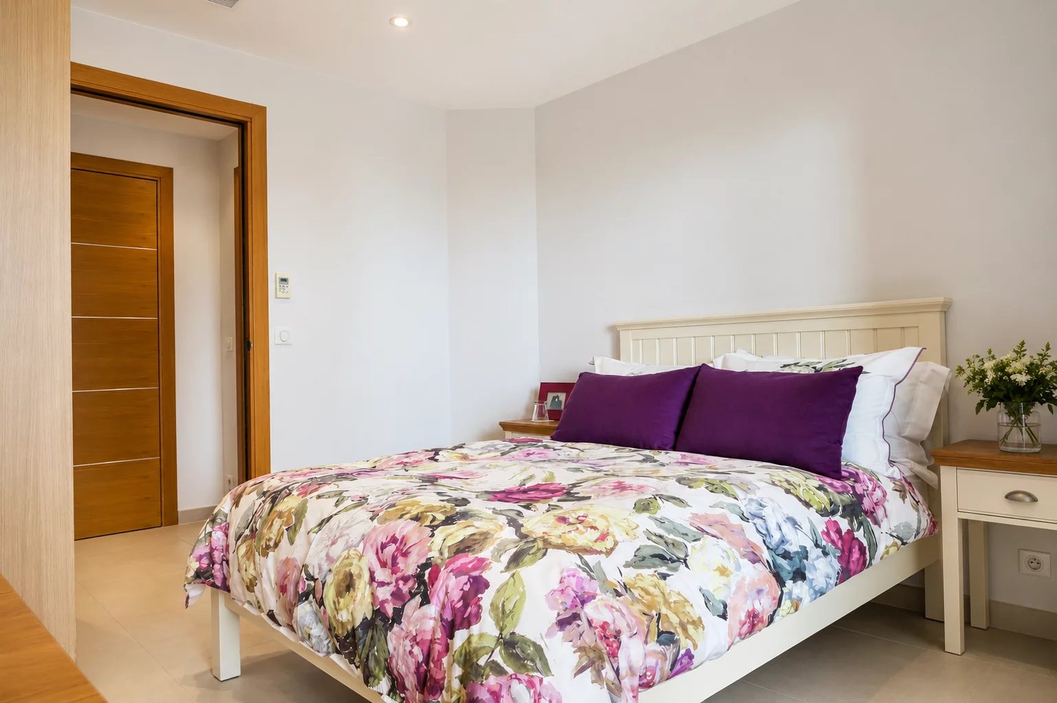  Image of Apartment - 2 Bedrooms for Sale in Alpes-Maritimes-Théoule-sur-Mer-France, Image 7