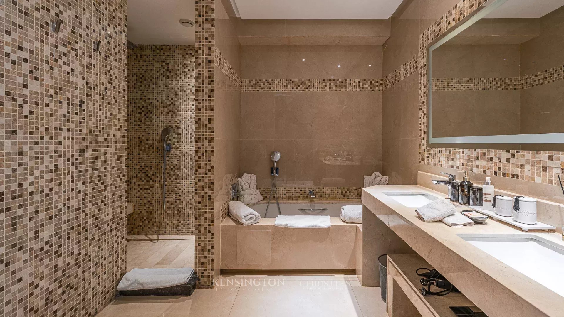 6 Bedroom Villa/Townhouse's Image 53
