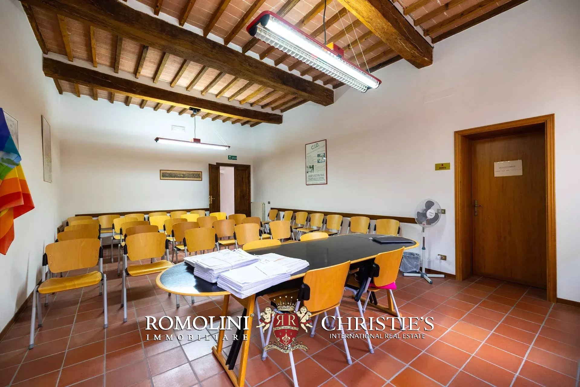 8 Bedroom Villa/Townhouse's Image 11