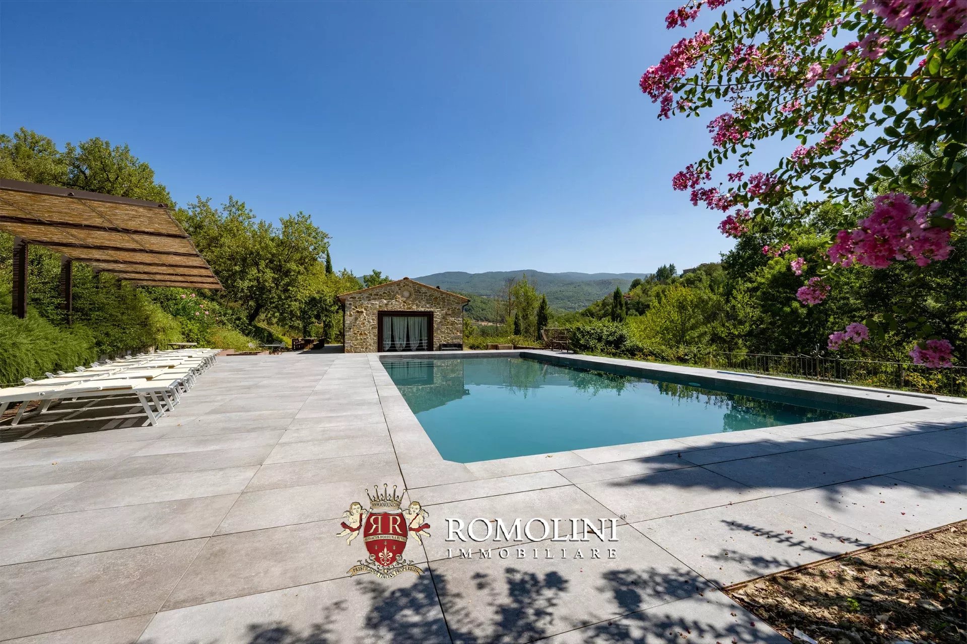 6 Bedroom Villa/Townhouse's Image 25