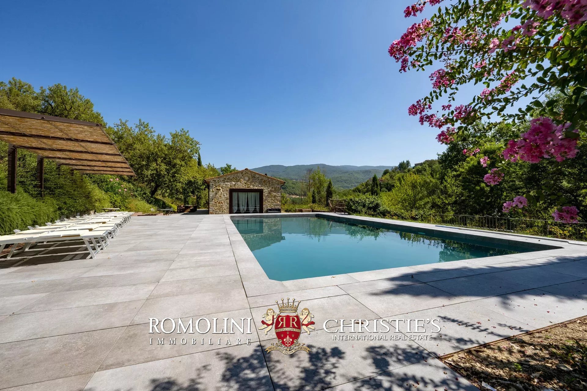 6 Bedroom Villa/Townhouse's Image 25