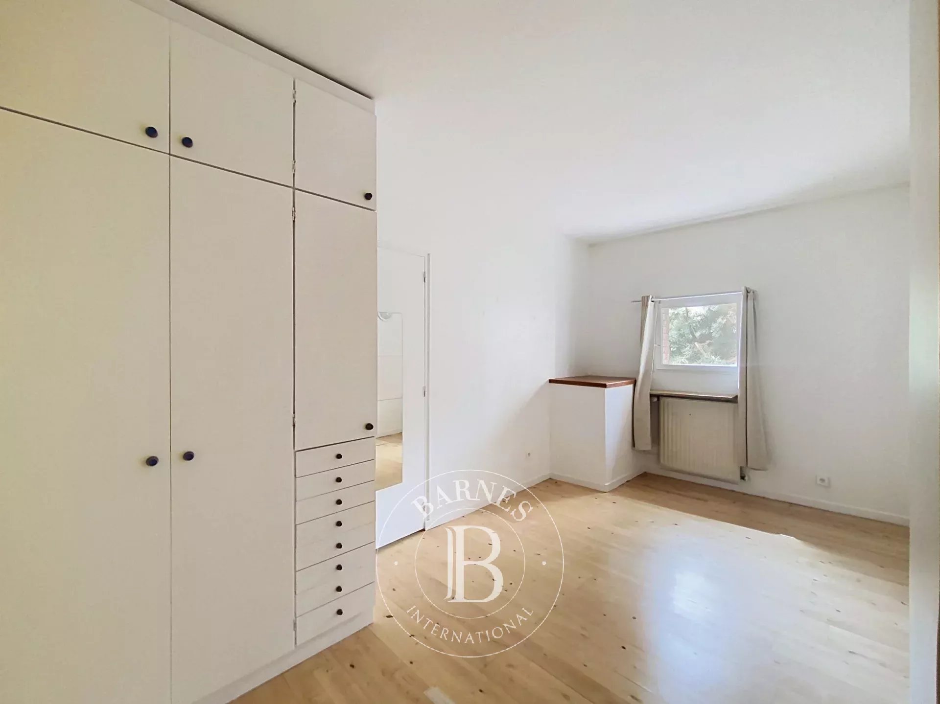 Courbevoie  - Maison 9 Pi&egrave;ces 5 Chambres - picture 13
