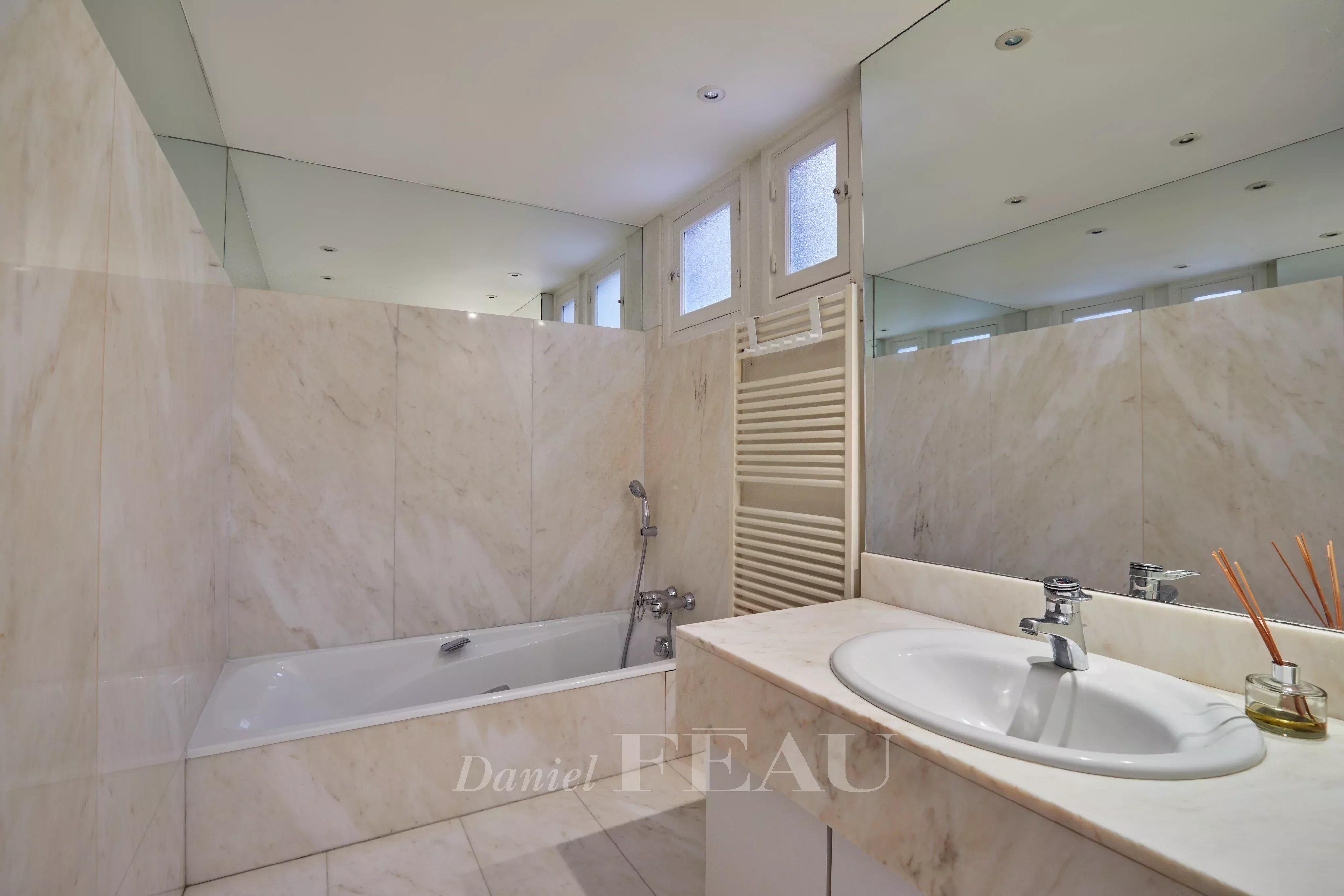 Sale Apartment Paris 7th