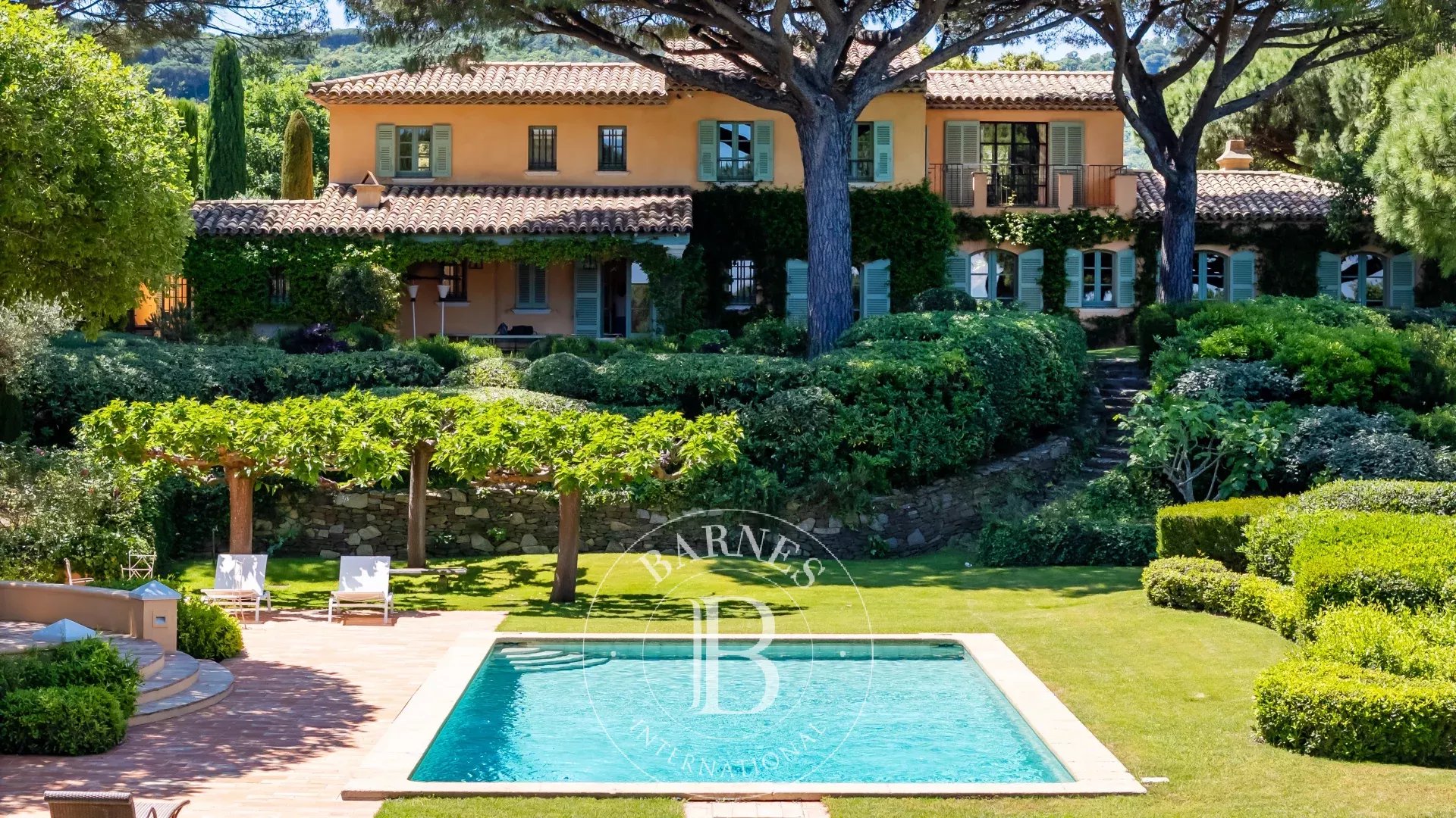 RAMATUELLE - CHARMING PROPERTY WITH 7 BEDROOMS AND SEA VIEW - picture 13 title=
