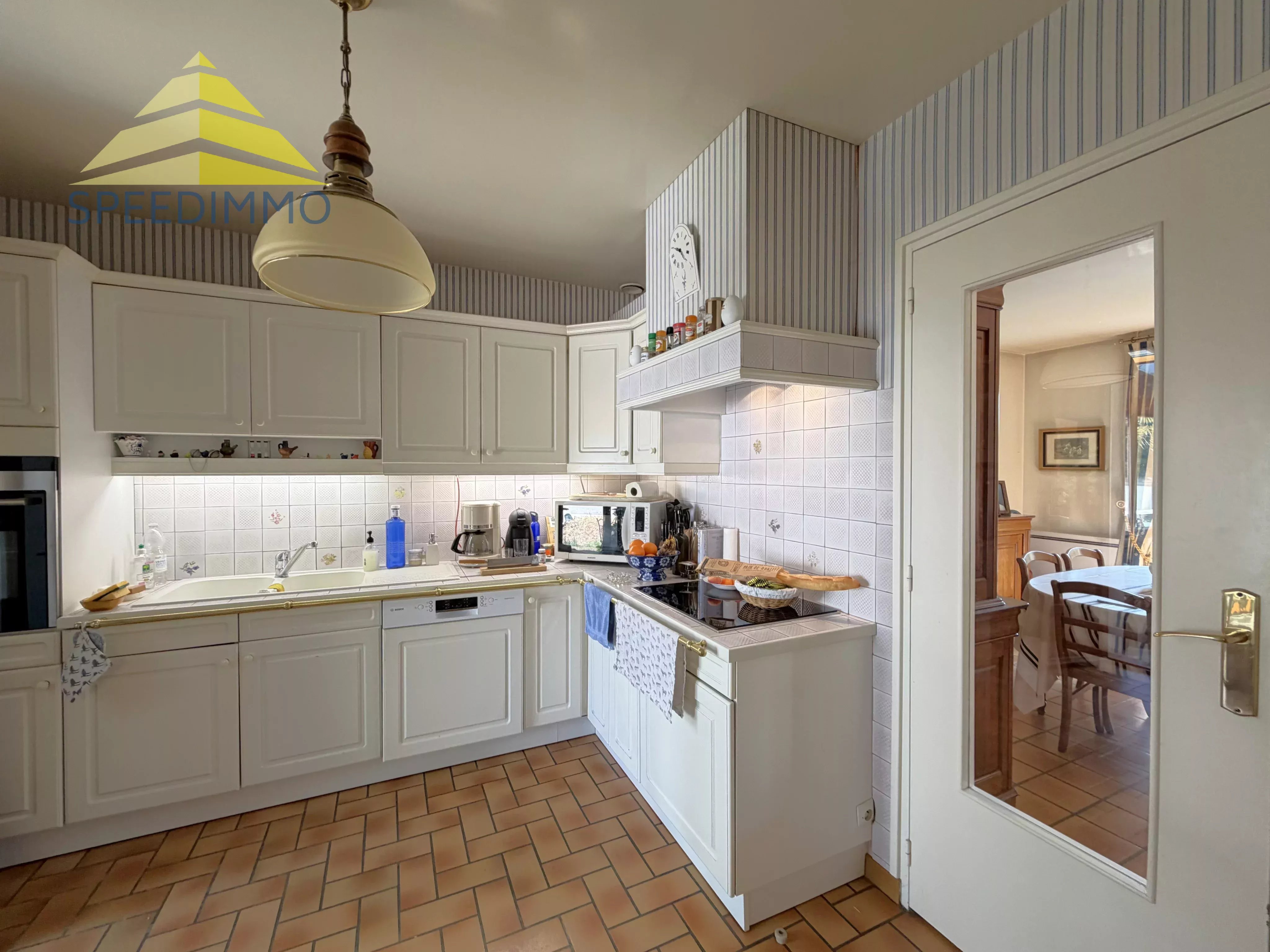 À louer meublée – Belle maison familiale de 4 chambres avec véranda et sous-sol total