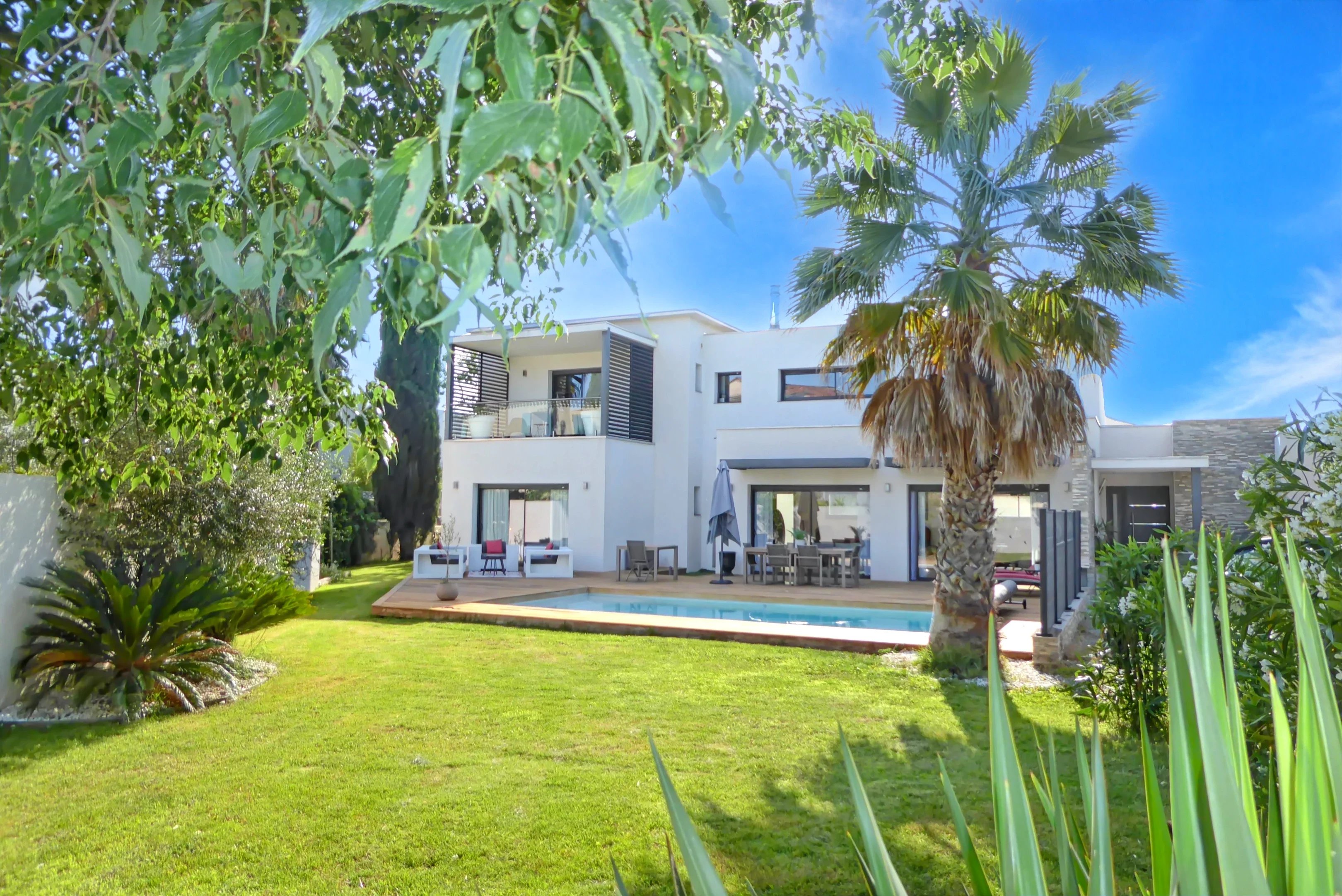 Contemporary villa with pool