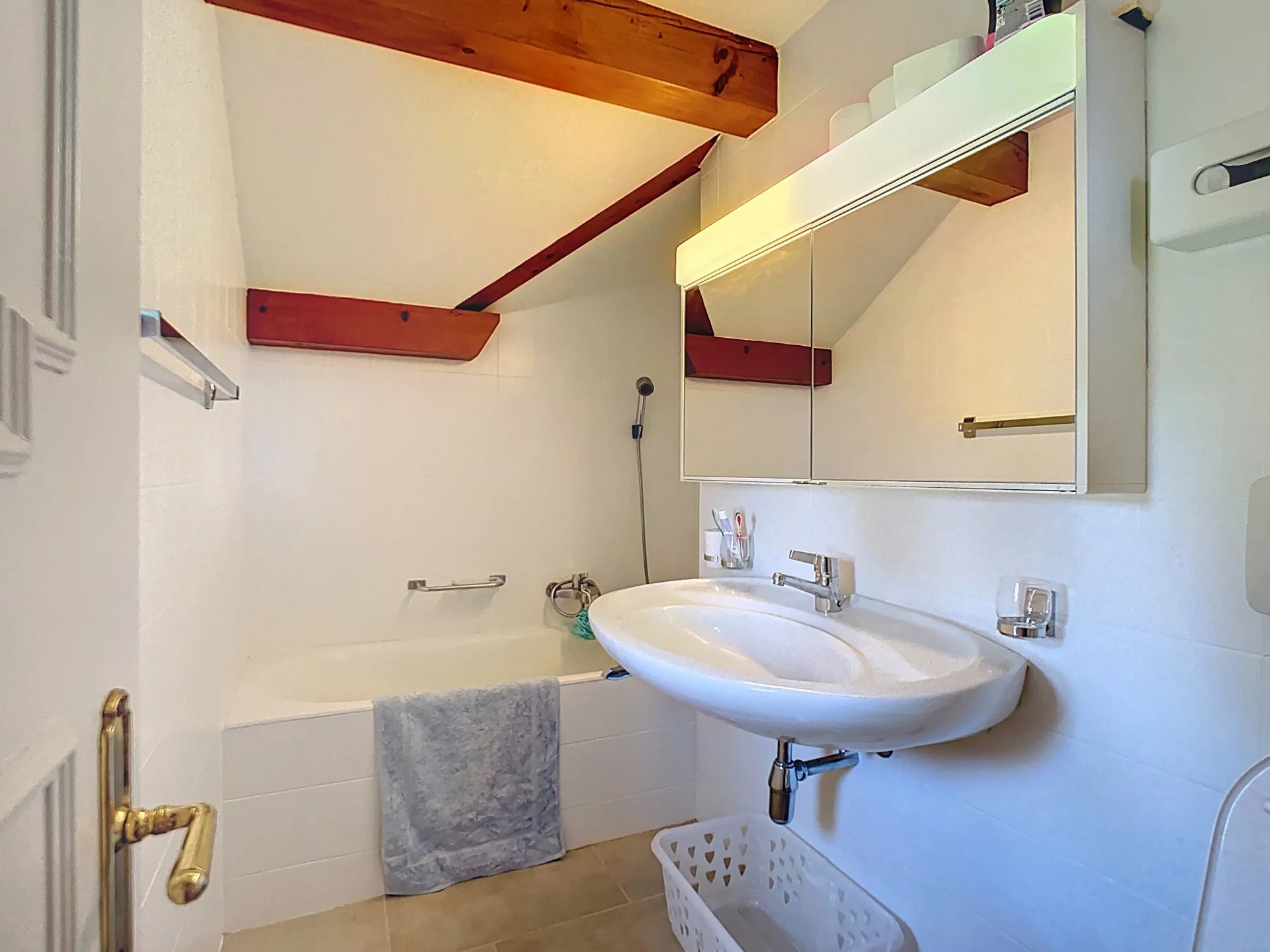 Maison vaudoise avec magnifique jardin