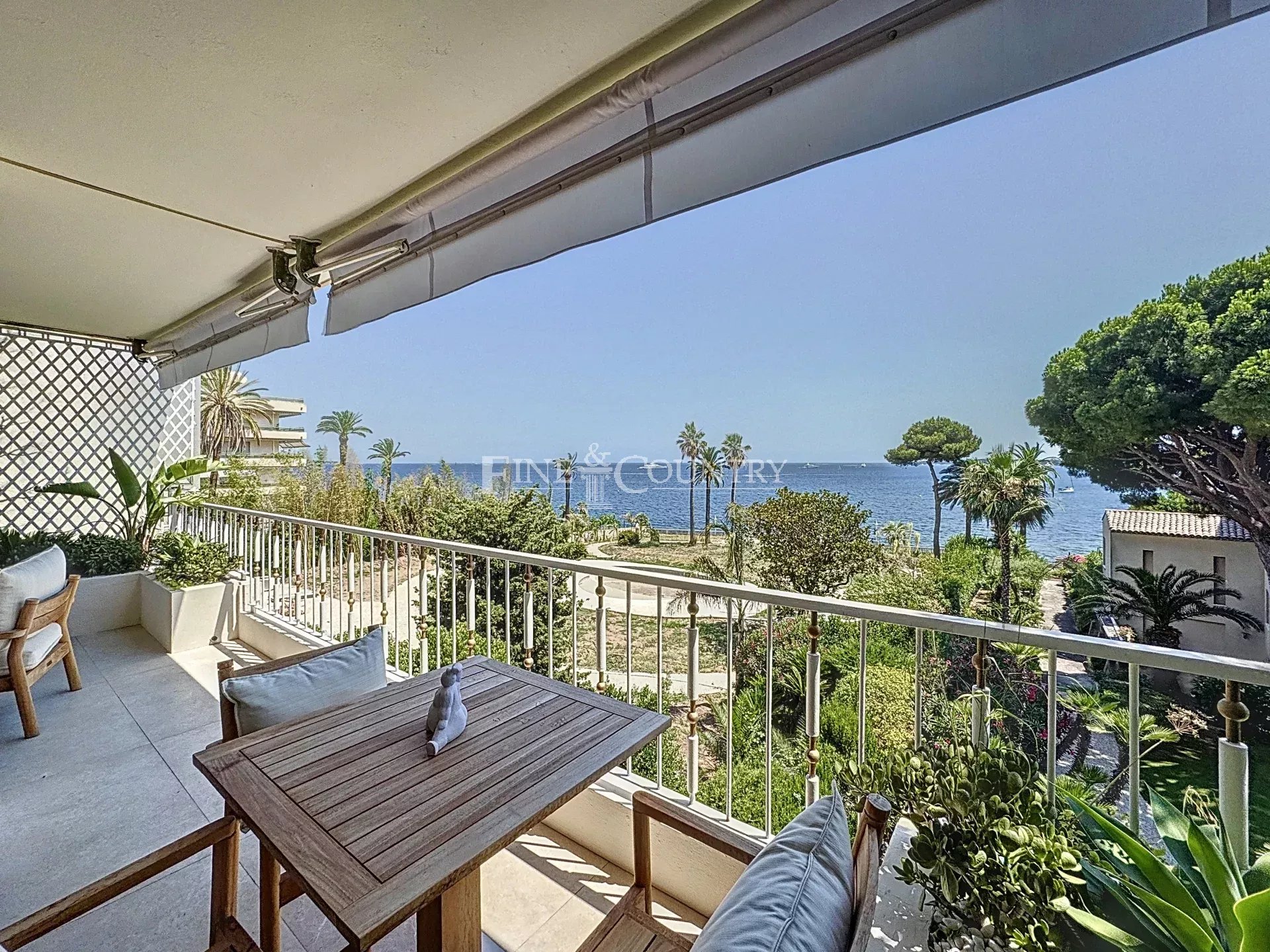 Photo of 3 BEDROOM APPARTEMENT FOR SALE CANNES PALM BEACH